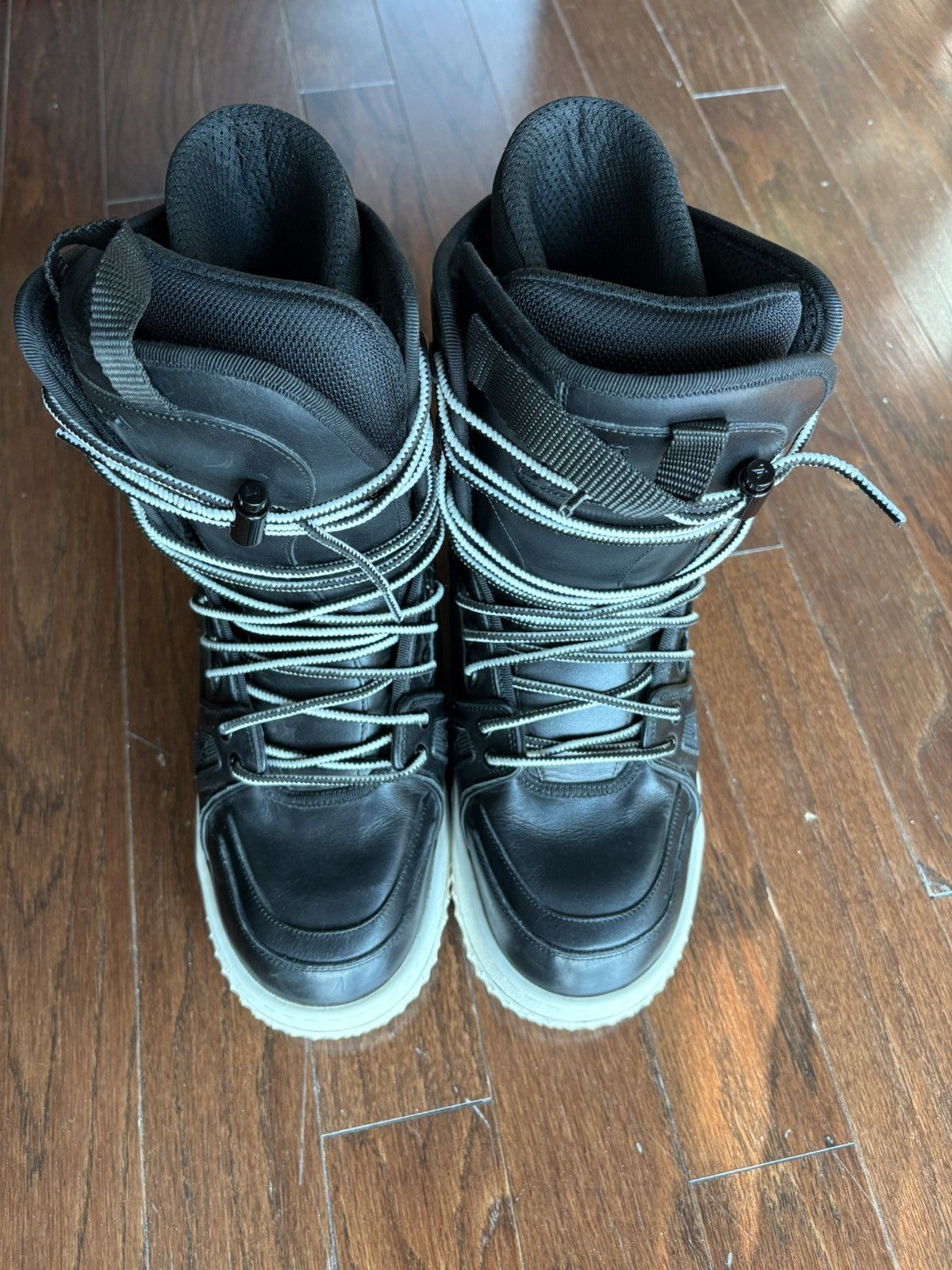 Louis Vuitton Louis Vuitton Snow Trainer Boot Hightop Black Sneaker Size US 9.5 / EU 42-43 - 4 Thumbnail