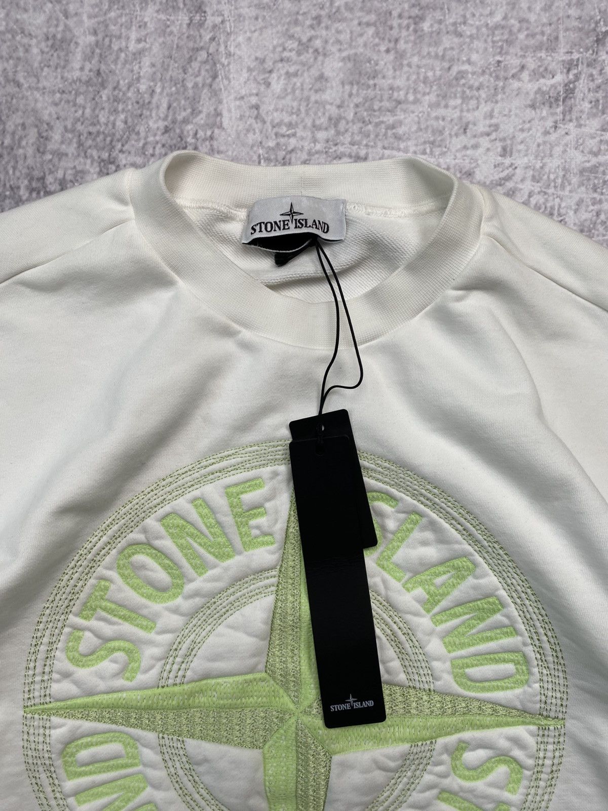 Stone Island Stone Island white sweatshirt with big logo embroidery Size US L / EU 52-54 / 3 - 5 Thumbnail