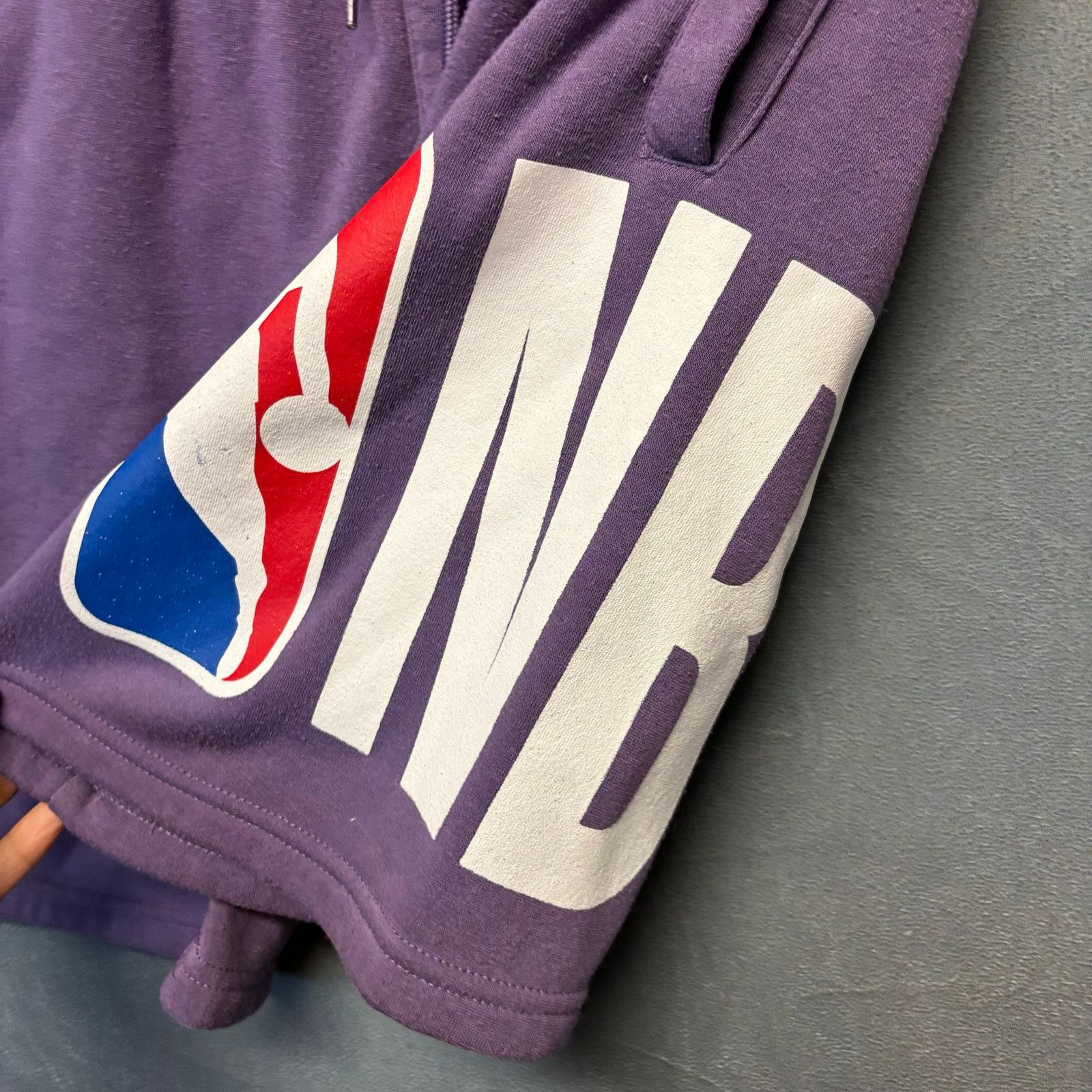 NBA NBA Sweat Shorts Mens Medium Big Graphic Print Logo Sports Size US 29 - 4 Thumbnail
