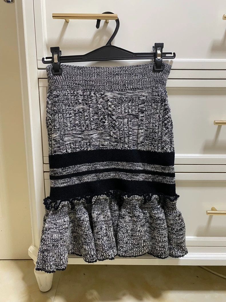 Alexander McQueen Alexander McQueen Gray Ruffle Knit Skirt - dmc Size US 30 / EU 46 - 1 Thumbnail