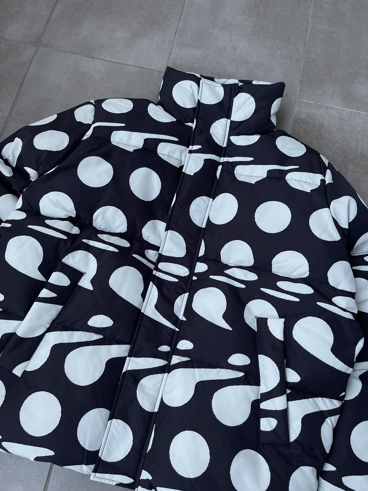Etudes !DS! AW22 Etudes Allover Dots White Black Puffer Jacket Size US XL / EU 56 / 4 - 10 Thumbnail