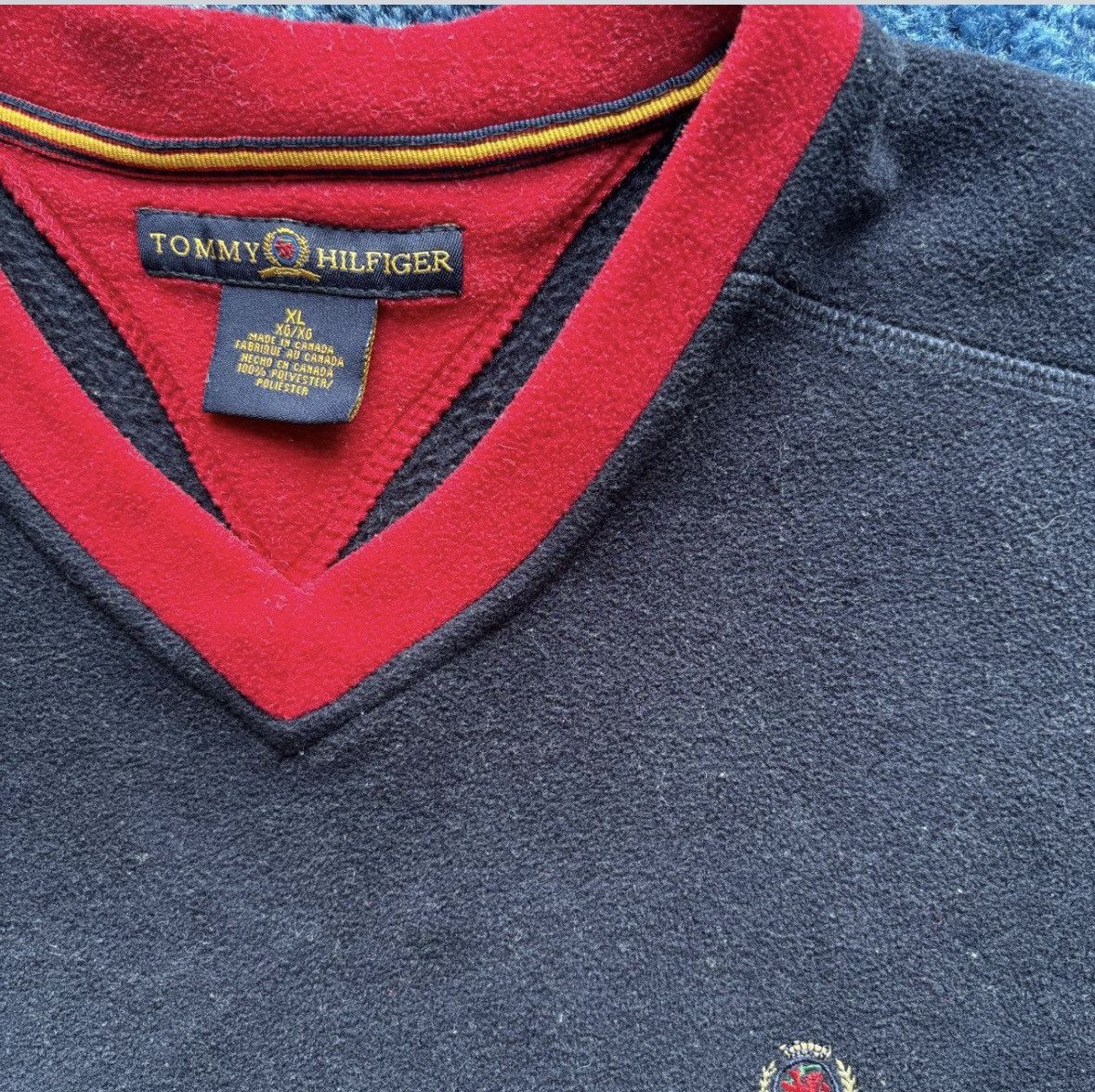 Tommy Hilfiger v-neck fleece pullover by tommy hilfiger Size US XL / EU 56 / 4 - 2 Thumbnail