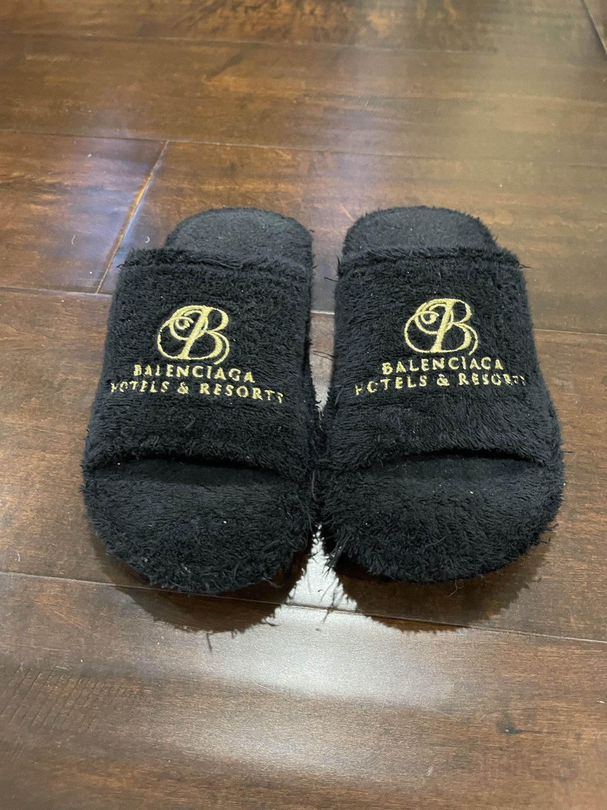 Balenciaga Balenciaga SS21 Furry Met Gala Hotel & Resorts Slides