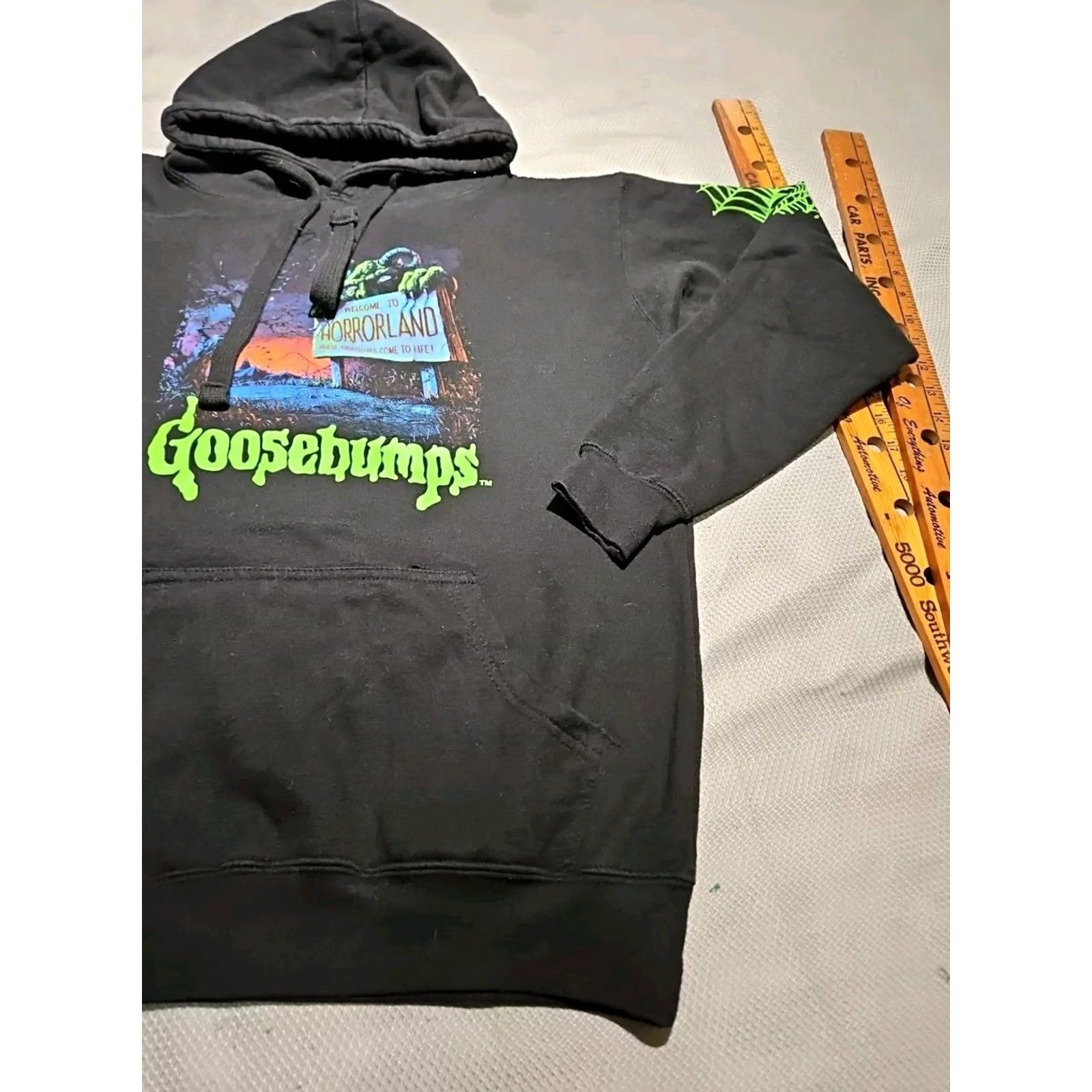Vintage Goosebumps Hoodie Mens Medium Back Pullover Sweater Welcome To Horrorland Graphic Print Hooded Pockets Logo 90s Halloween Horror Mens Size US M / EU 48-50 / 2 - 4 Thumbnail