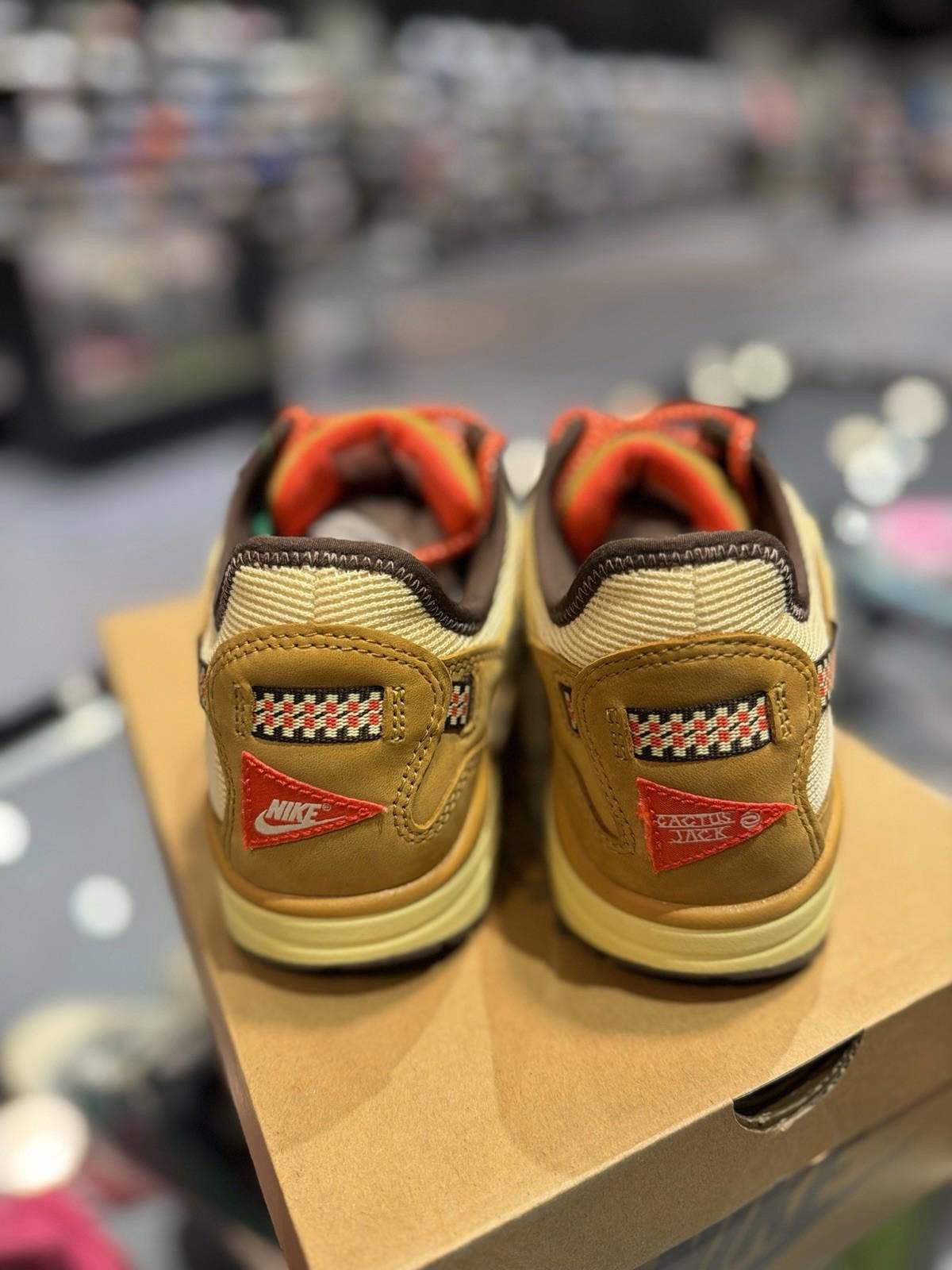Nike Nike Air Max 1 Cactus Jack Travis Scott Wheat Size 10.5 DS Size US 10.5 / EU 43-44 - 9 Thumbnail