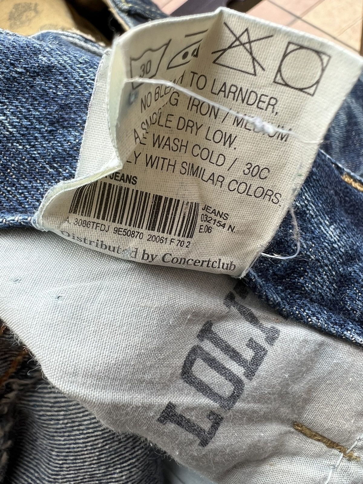 Japanese Brand RARE! Yoshitomo Nara Lolita Vintage Denim Jeans Size US 32 / EU 48 - 22 Thumbnail