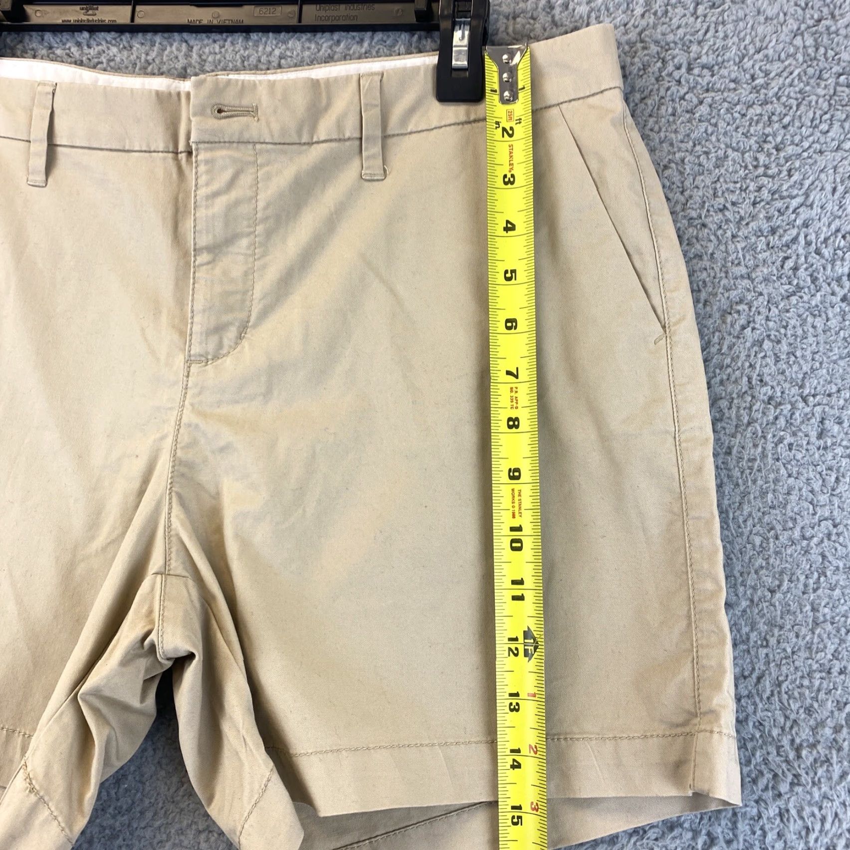 Old Navy Old Navy Women's Shorts Size 10 Regular Beige Chino Flat Front Casual Performance Size 34" / US 12 / IT 48 - 6 Thumbnail
