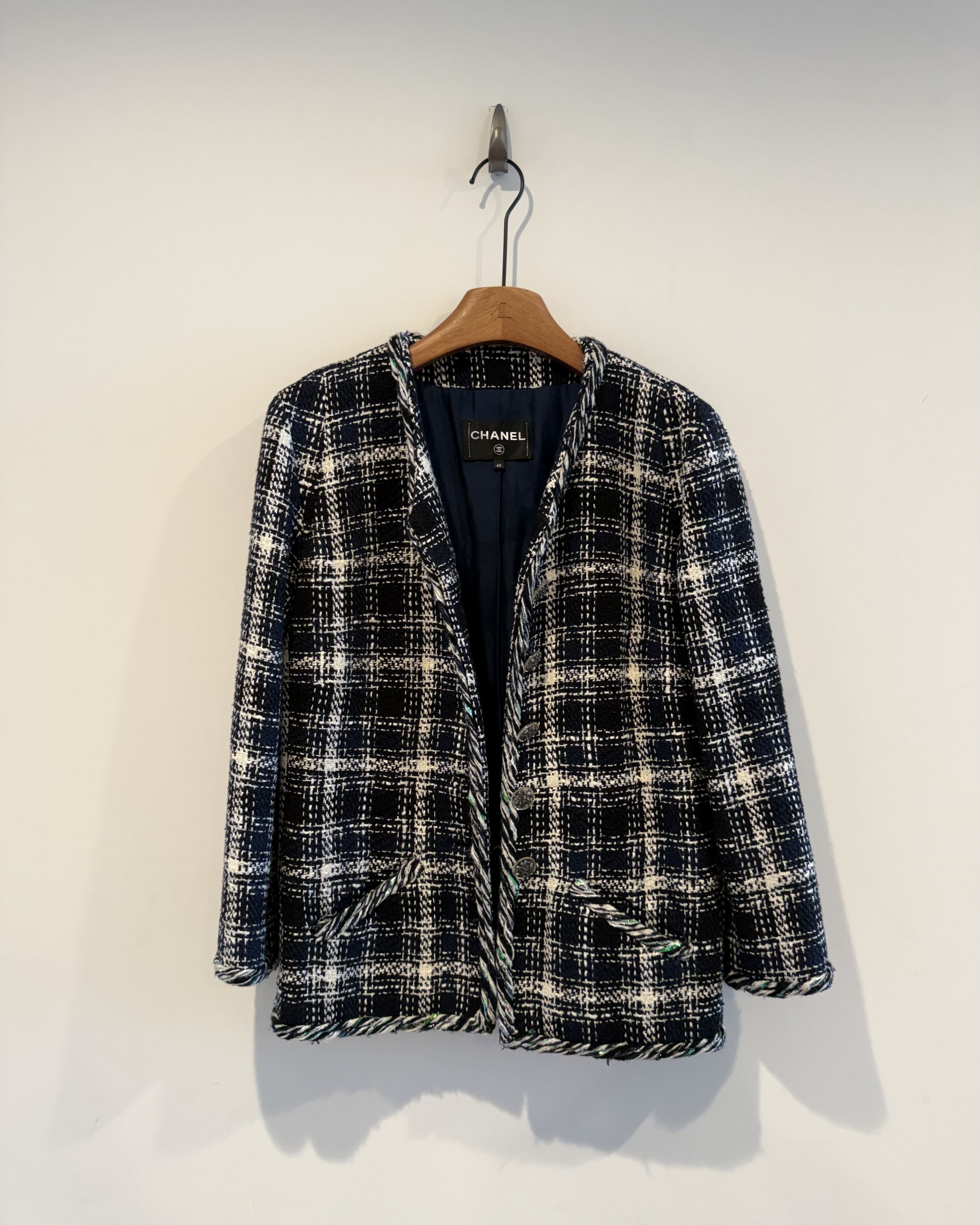 Chanel Chanel 18C Tweed Gripoix Jacket Size US M / EU 48-50 / 2 - 1 Thumbnail