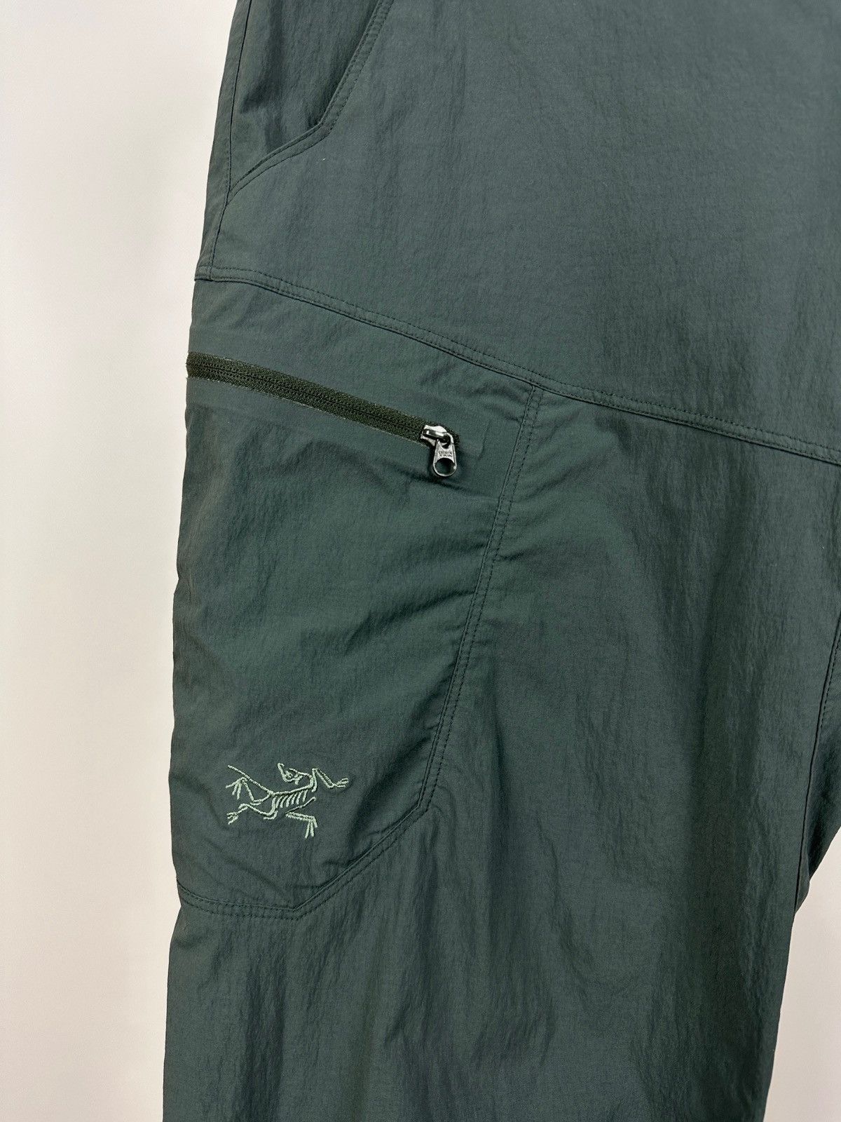 Arc'teryx Vintage Arcteryx Navy Green Nylon Cargo Pants Travis Style Size US 29 - 10 Thumbnail