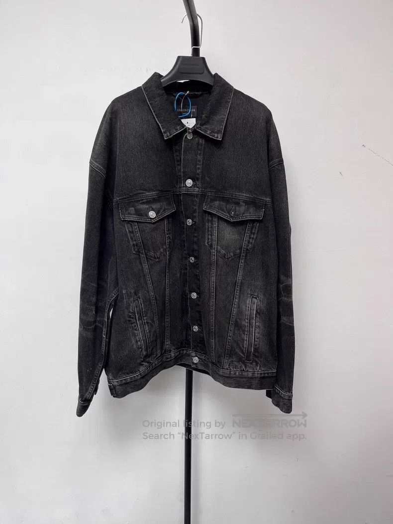 Balenciaga Balenciaga Distressed Logo Printed Collar Casual Loose Fit Size US S / EU 44-46 / 1 - 2 Thumbnail