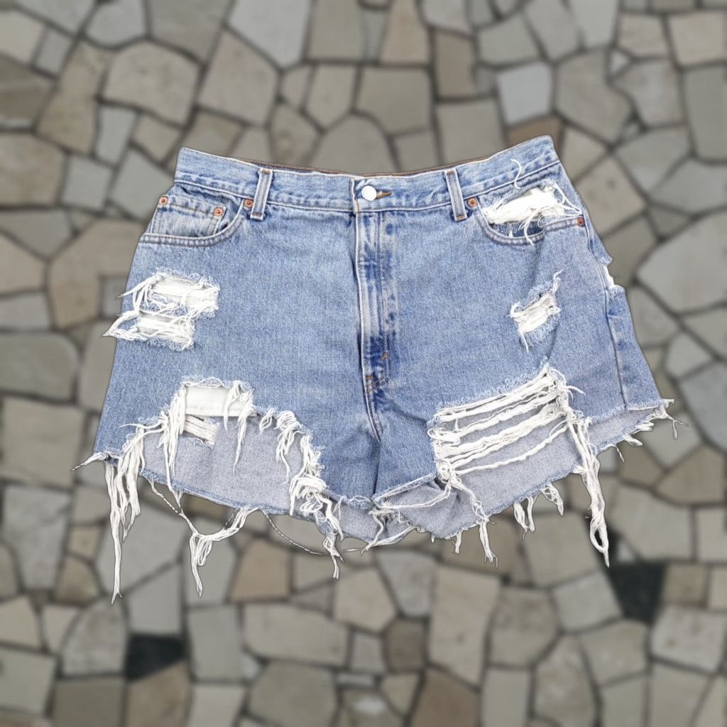 Levi's VINTAGE Levi's Shorts Womens 16 Blue Denim Cut-Off 90s Relaxed Distressed Size 38" / US 16 / IT 52 - 1 Thumbnail