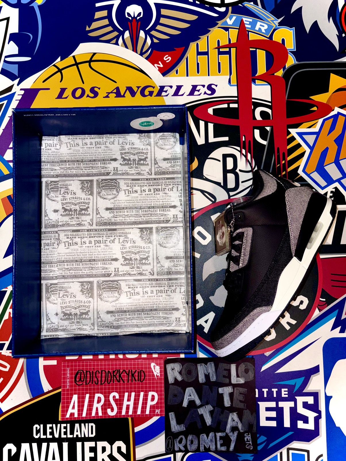 Jordan Brand Black Denim Levi's x Air Jordan 3 Retro SP (IR0914-400) Size US 9.5 / EU 42-43 - 1 Thumbnail