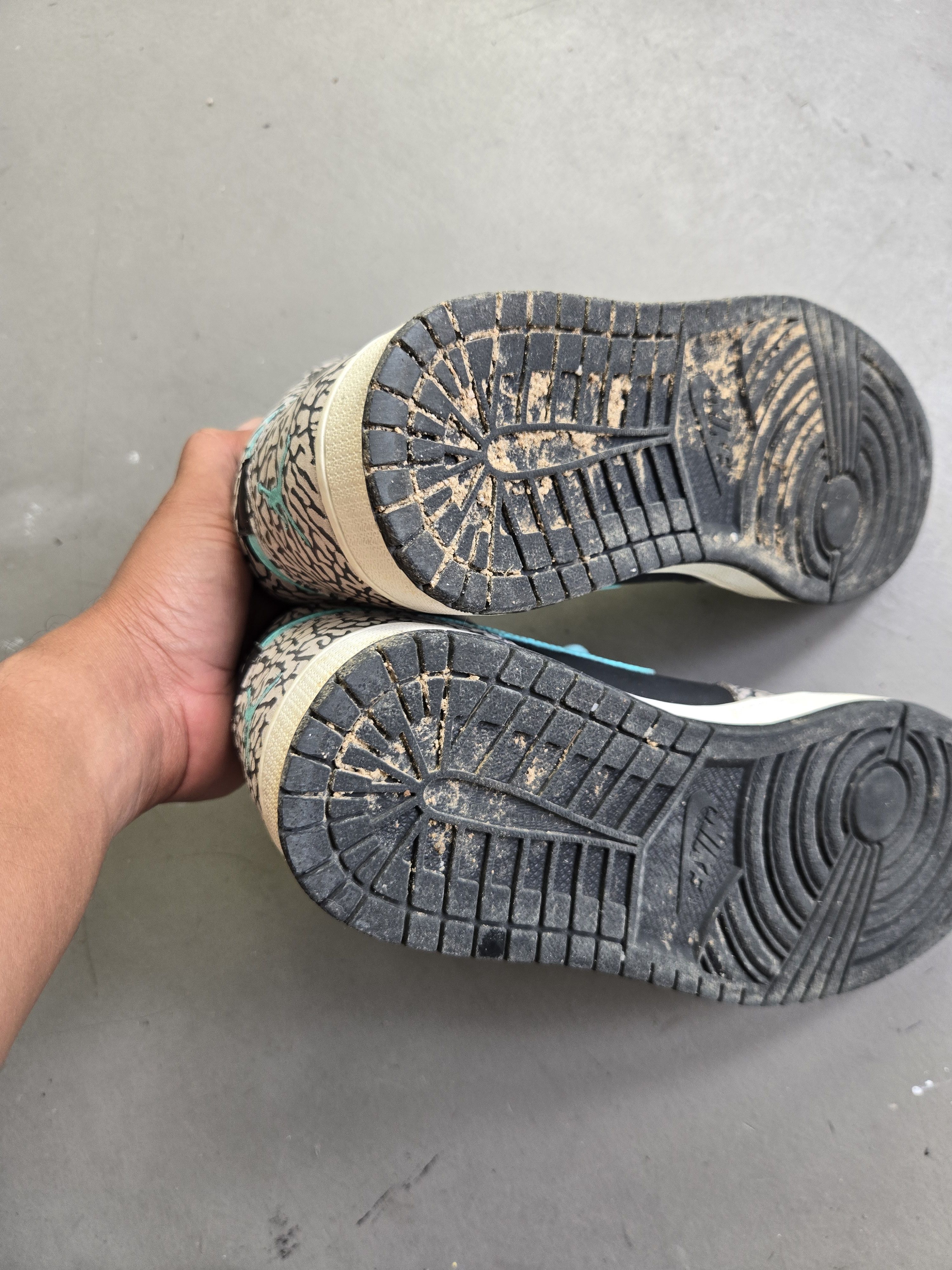 Jordan Brand × Nike Nike Air Jordan 1 High Cement Size US 10.5 / EU 43-44 - 6 Thumbnail