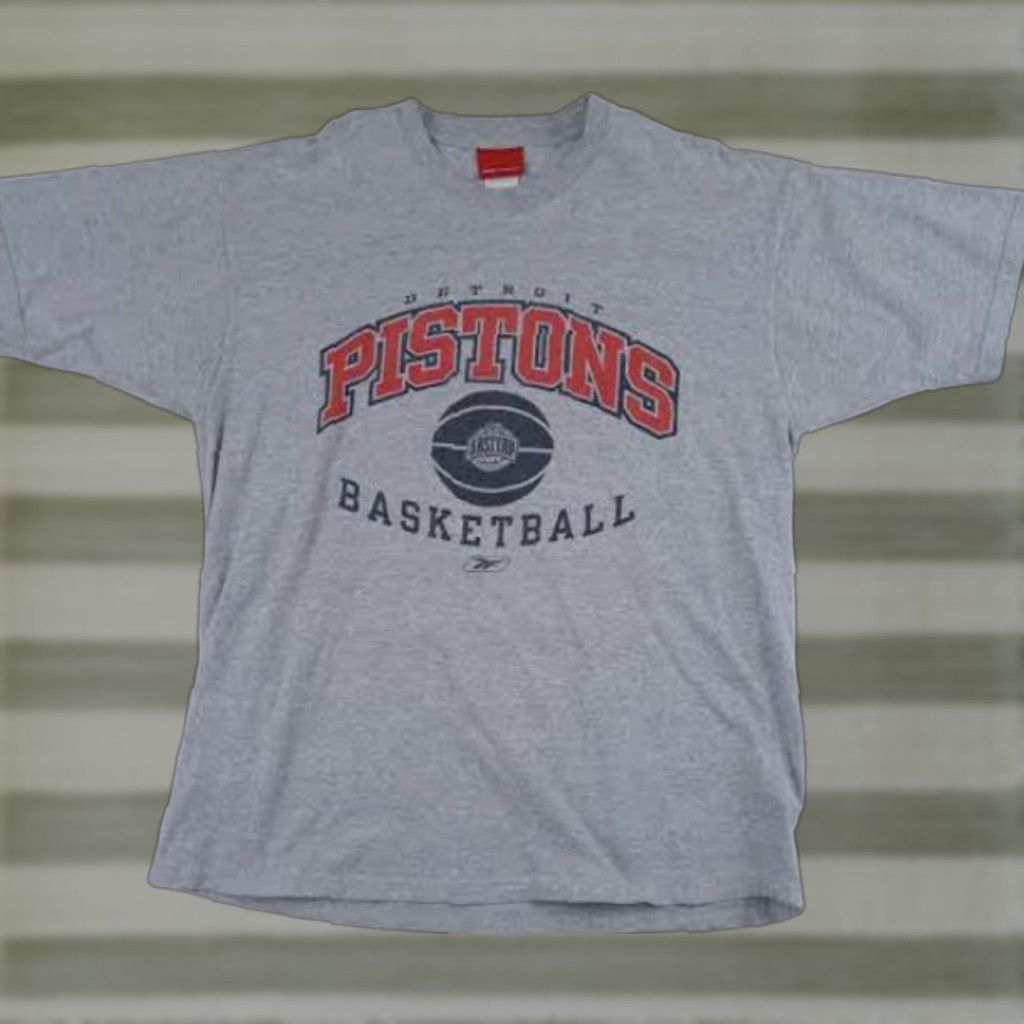 Reebok VINTAGE Detroit Pistons Basketball T-Shirt Reebok L Gray Men Short Sleeve 1990s Sports Shirt Mens Size US L / EU 52-54 / 3 - 1 Thumbnail