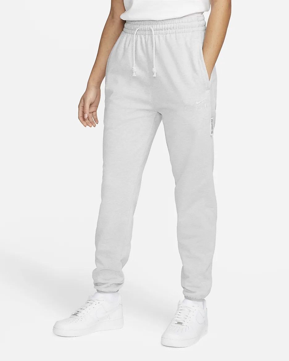 Nike NIKE Womens Basketball Joggers Swoosh Fly Cuffed Size 28" / US 6 / IT 42 - 1 Thumbnail