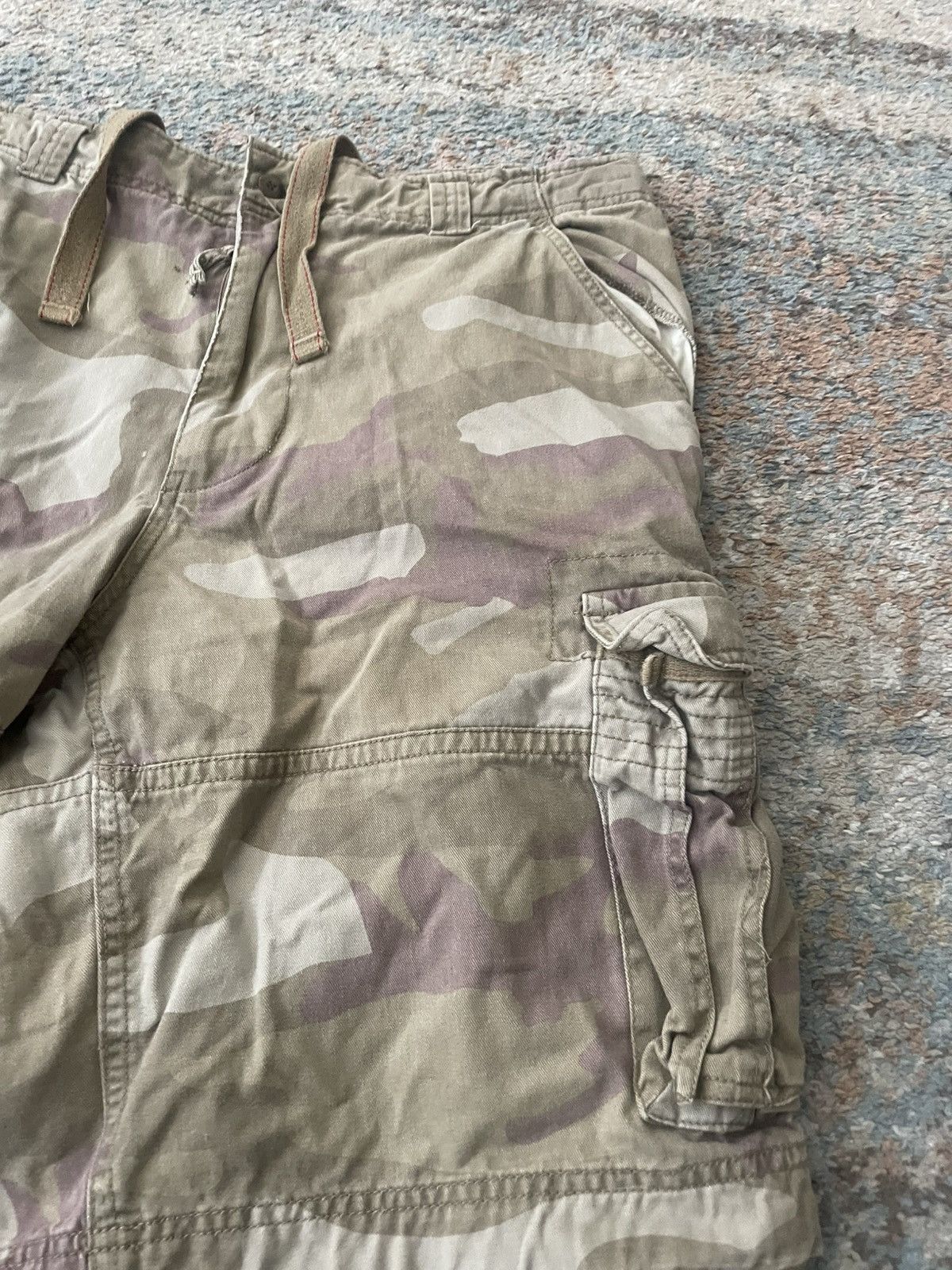 Vintage Vintage Y2K No Boundaries Camo Cargo Grunge Shorts Brown Size US 36 / EU 52 - 2 Thumbnail