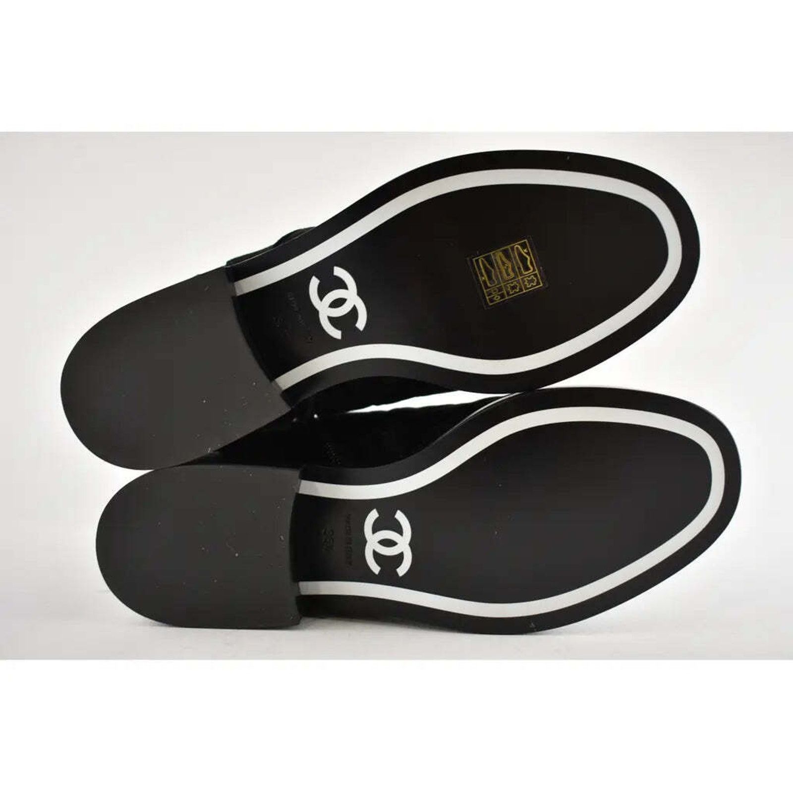 Chanel Chanel 20K Black Suede Quilted Turnlock CC Gold Patent Ankle Size US 5 / IT 35 - 12 Thumbnail
