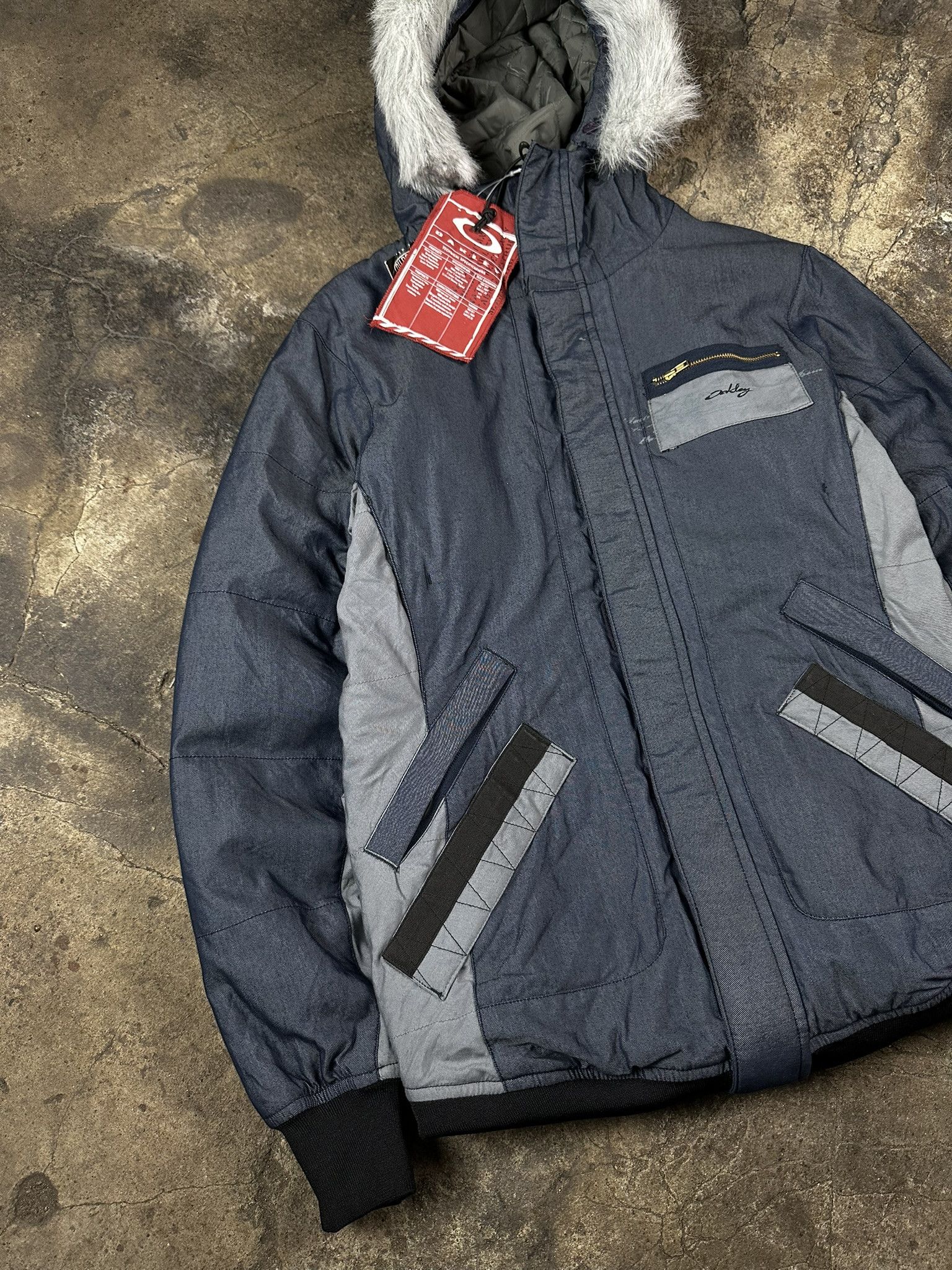 Oakley Rare 2000s Oakley Fur Hood Bomber Boxy Y2k Jacket Size US S / EU 44-46 / 1 - 2 Thumbnail