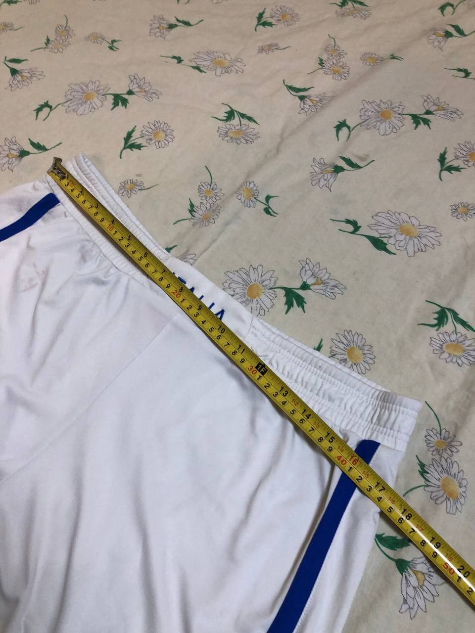 Puma ITALY 2012/2013 AWAY FOOTBALL SHORTS PUMA SIZE L ADULT Size US 34 / EU 50 - 13 Thumbnail