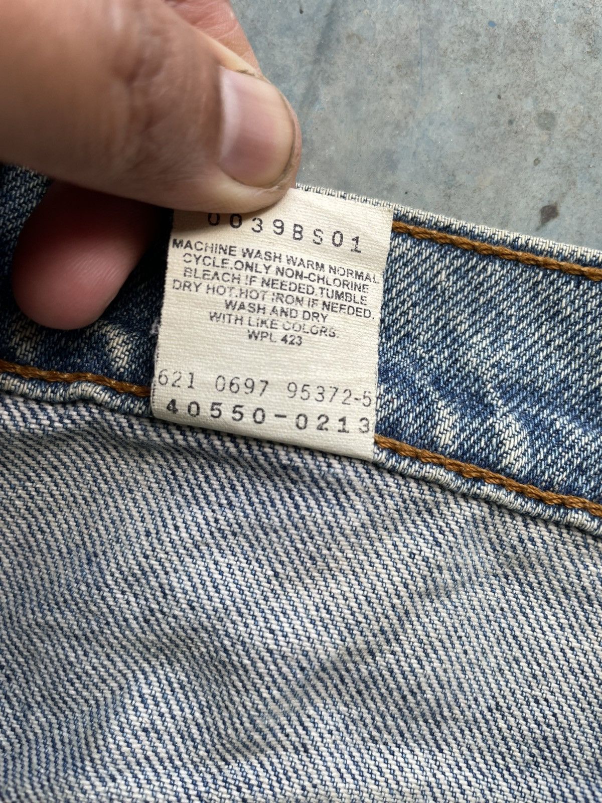 Levi's Levi's 550 straight leg jeans with a worn-in look jeans Size US 33 - 10 Thumbnail