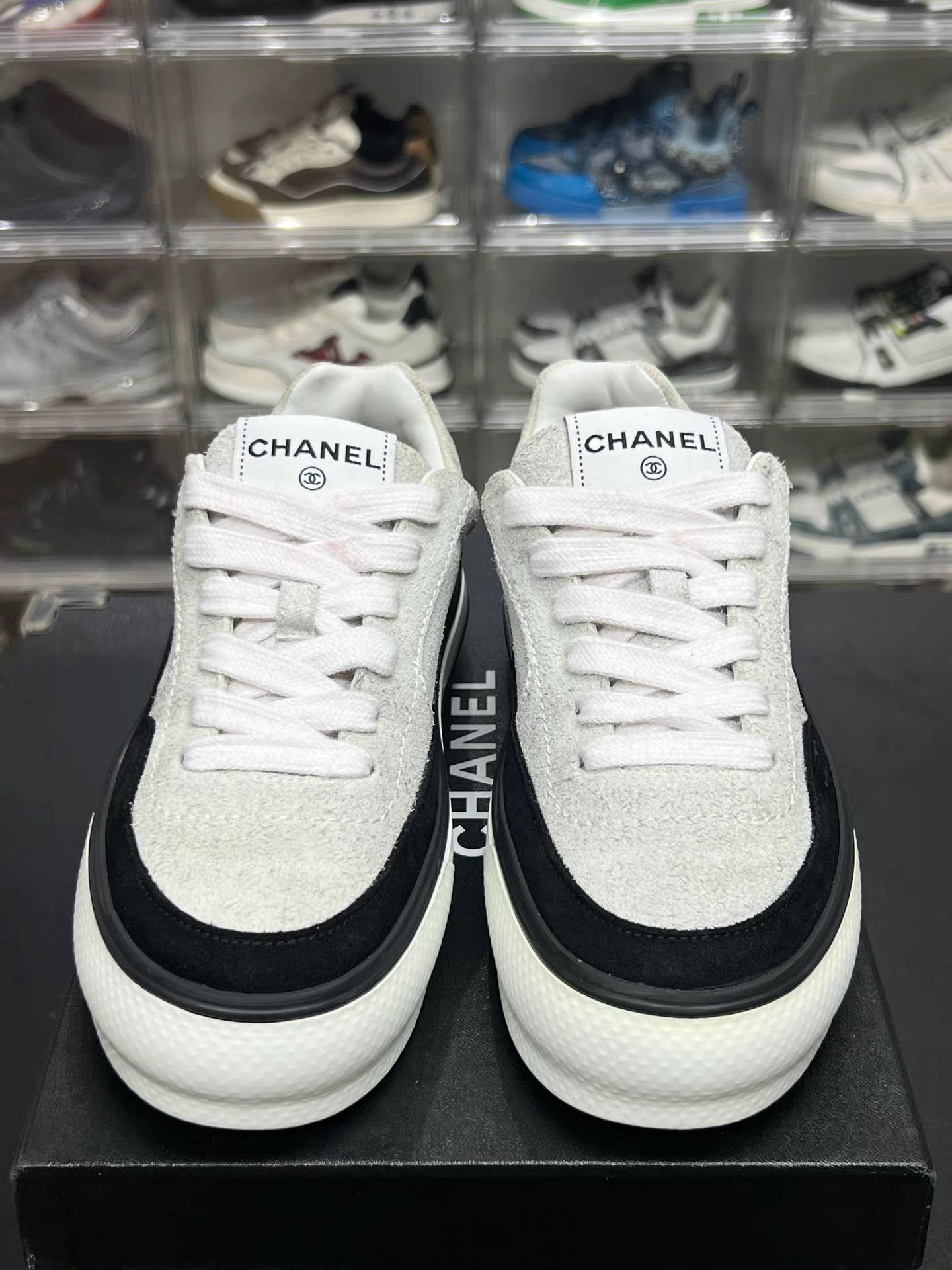 Chanel CHANEL Grey & Black Low-Top Sneakers K15 Size US 8.5 / IT 38.5 - 2 Thumbnail