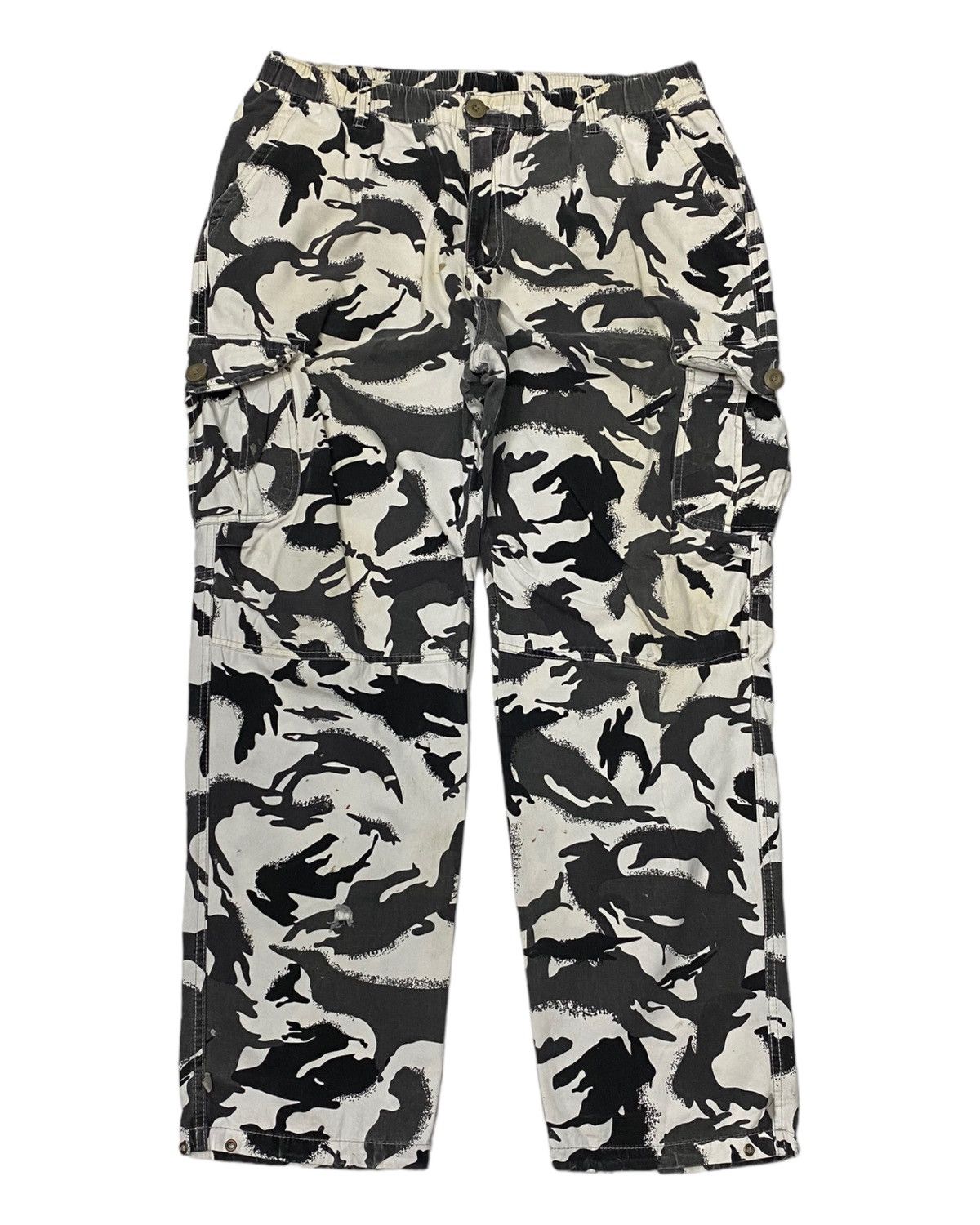 Japanese Brand VINTAGE JAPANESE BRAND CAMO MULTI POCKET BAGGY CARGO PANT Size US 33 - 1 Thumbnail