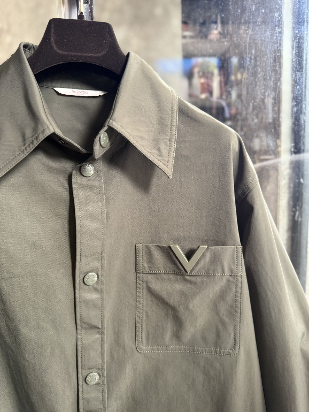 Valentino Valentino shirt with Valentino V Size US L / EU 52-54 / 3 - 3 Thumbnail