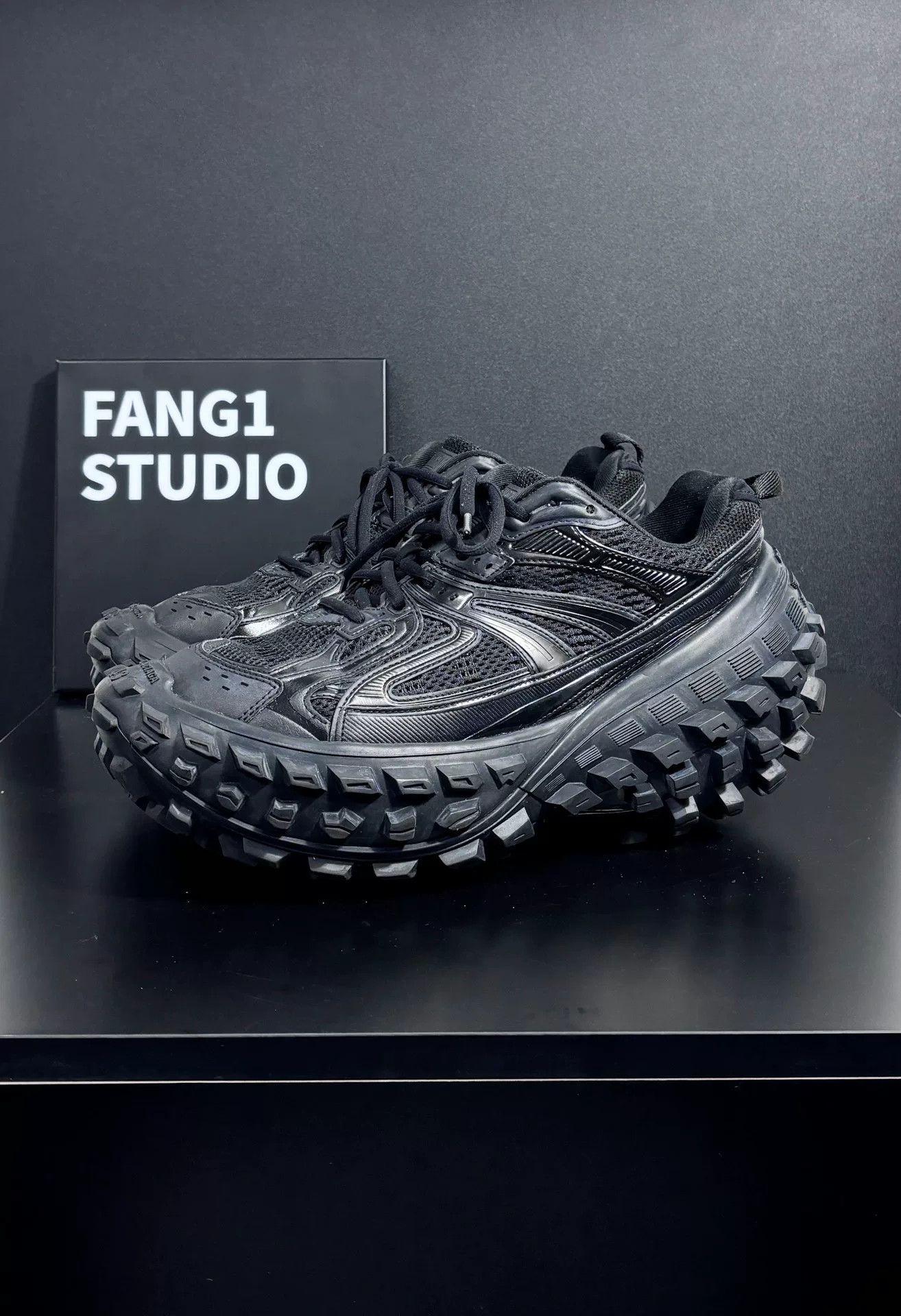 Balenciaga Balenciaga Black Lowtop Sneakers 10 Men Size US 10 / EU 43 - 1 Thumbnail