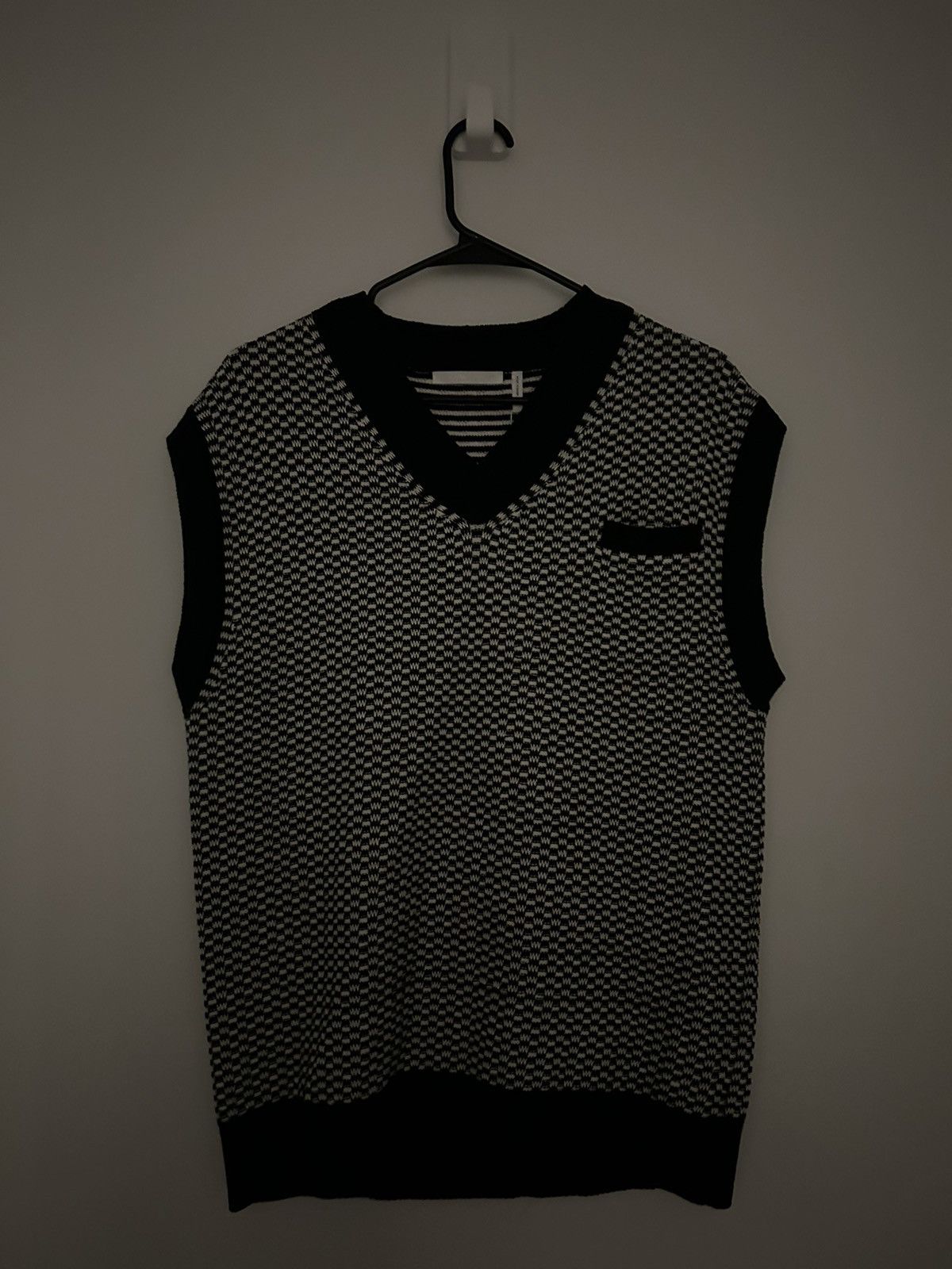 Helmut Lang Helmut Lang Checked V-Neck Sweater Vest Size US S / EU 44-46 / 1 - 1 Thumbnail