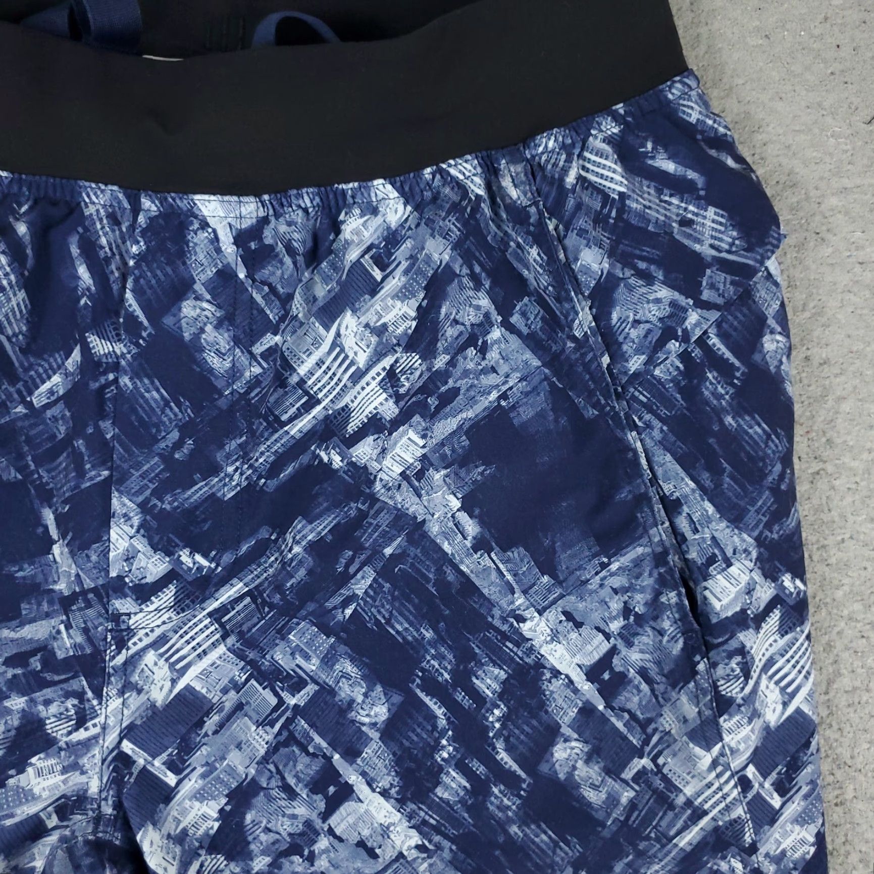 Lululemon Lululemon Shorts Mens M Blue City Scape Lace Tie Stretch Athletic Shorts Mens Blue City Scape Lace Tie Stretch Athletic Size US 31 - 3 Thumbnail
