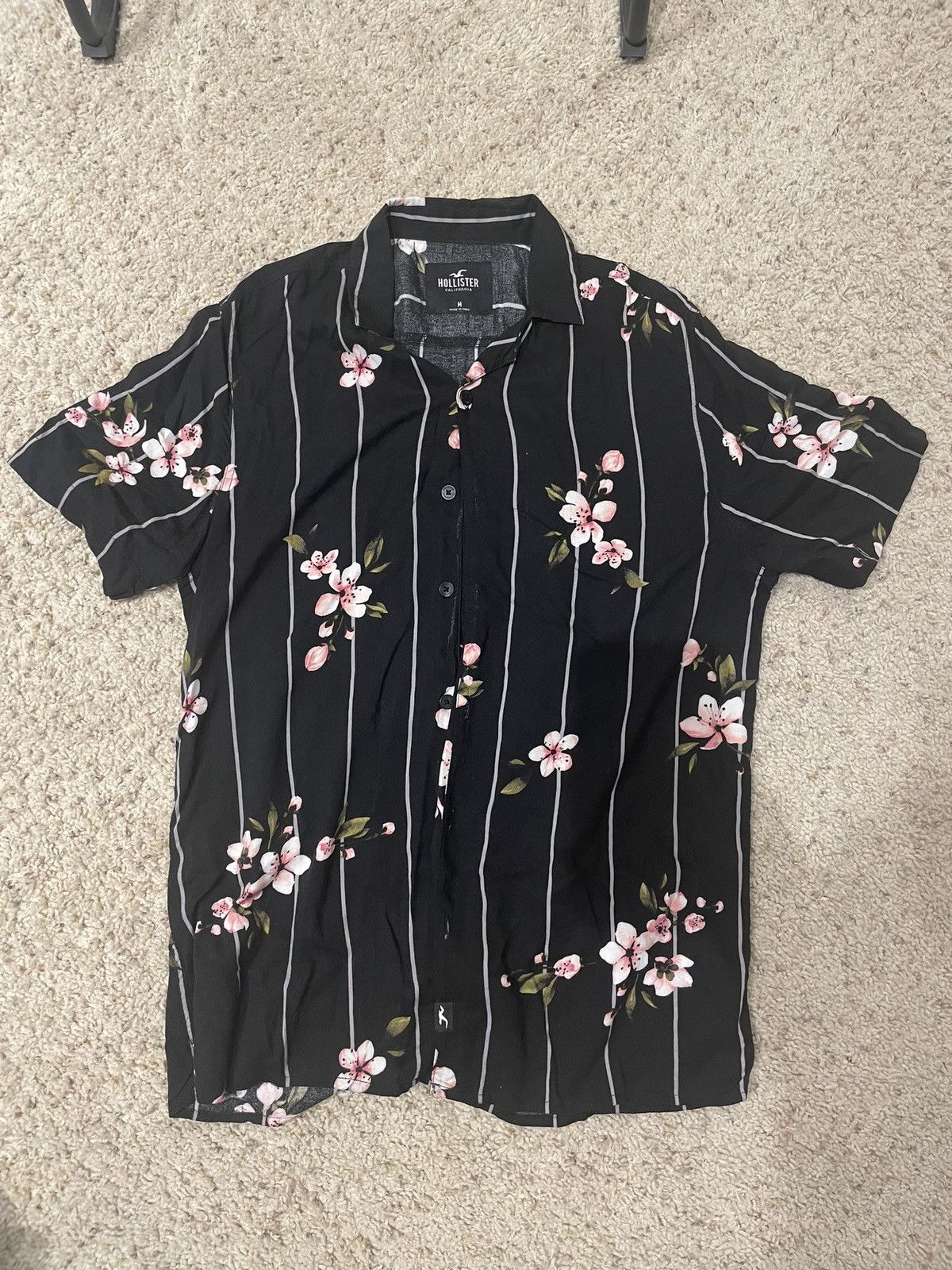 Hollister Hollister men’s floral button up Sz M Size US M / EU 48-50 / 2 - 1 Thumbnail