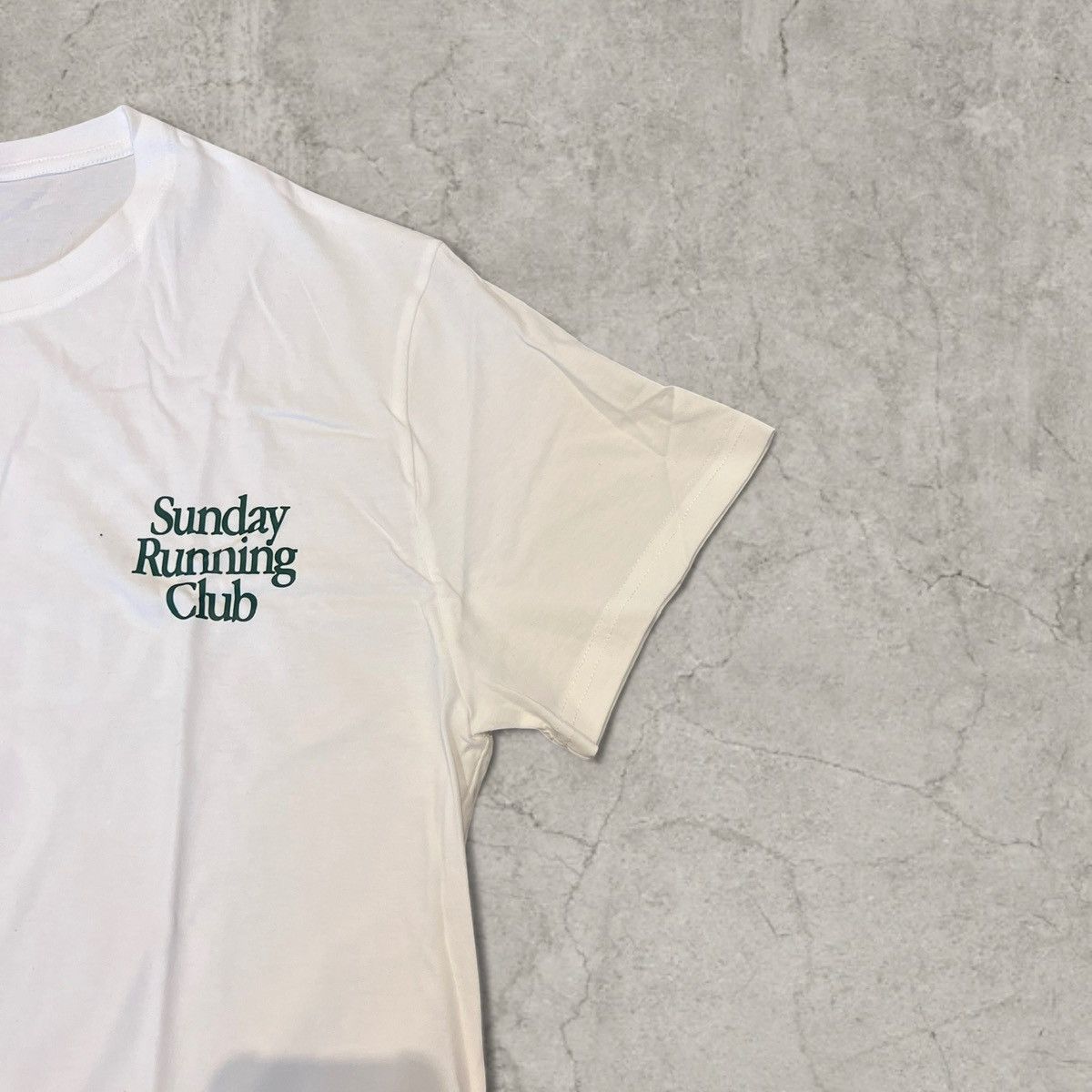 Japanese Brand Vintage style tshirt in white, Sunday Running Club. Size L Size US M / EU 48-50 / 2 - 2 Thumbnail