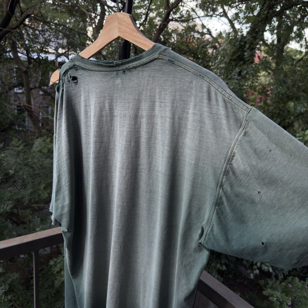 Vintage Carhartt Faded Thrashed Distressed Tee Oversized ERD Grunge Size US L / EU 52-54 / 3 - 5 Thumbnail