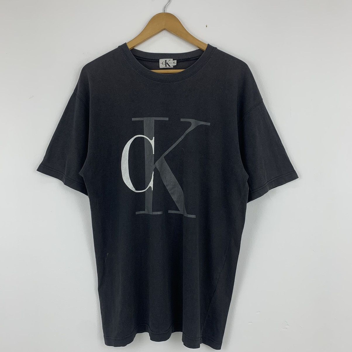 Calvin Klein × Vintage Vintage 90’s Calvin Klein Big Logo T-Shirt Size US XL / EU 56 / 4 - 1 Thumbnail
