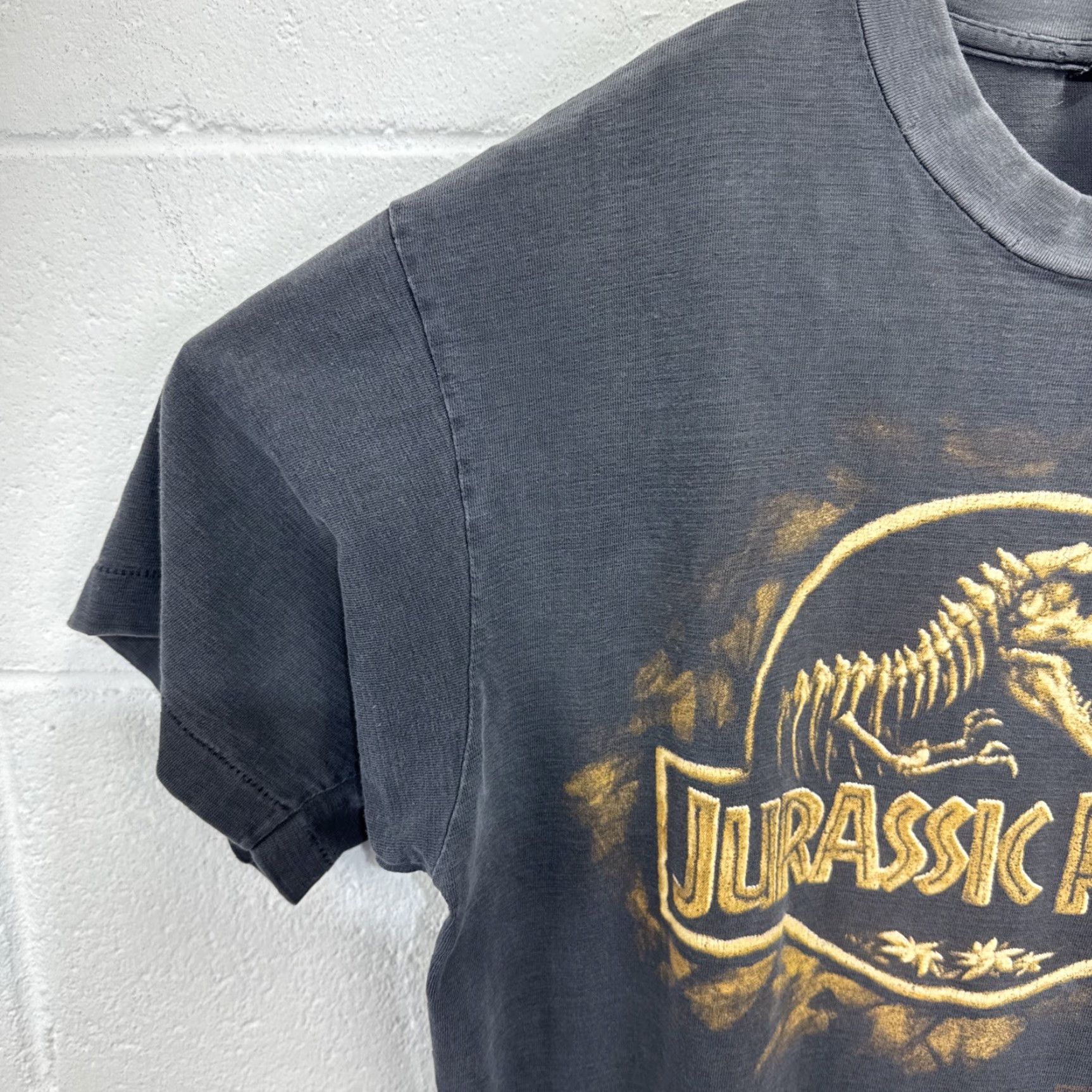 Vintage Vintage Jurassic Park 1992 T-Shirt Men Large Black Graphic Print Movie Logo Fossil 90s Size US L / EU 52-54 / 3 - 6 Thumbnail