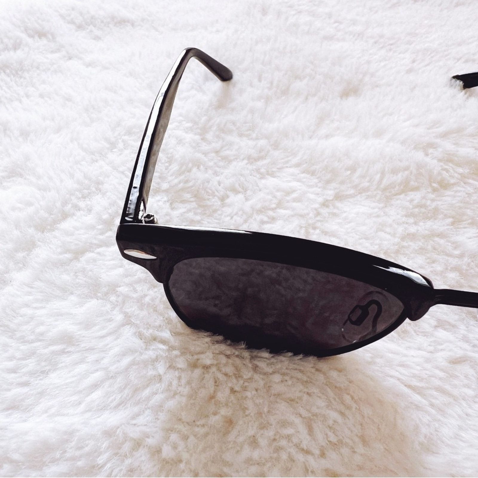 Other Thalia Black Sleek Modern Sunglasses Size ONE SIZE - 4 Thumbnail