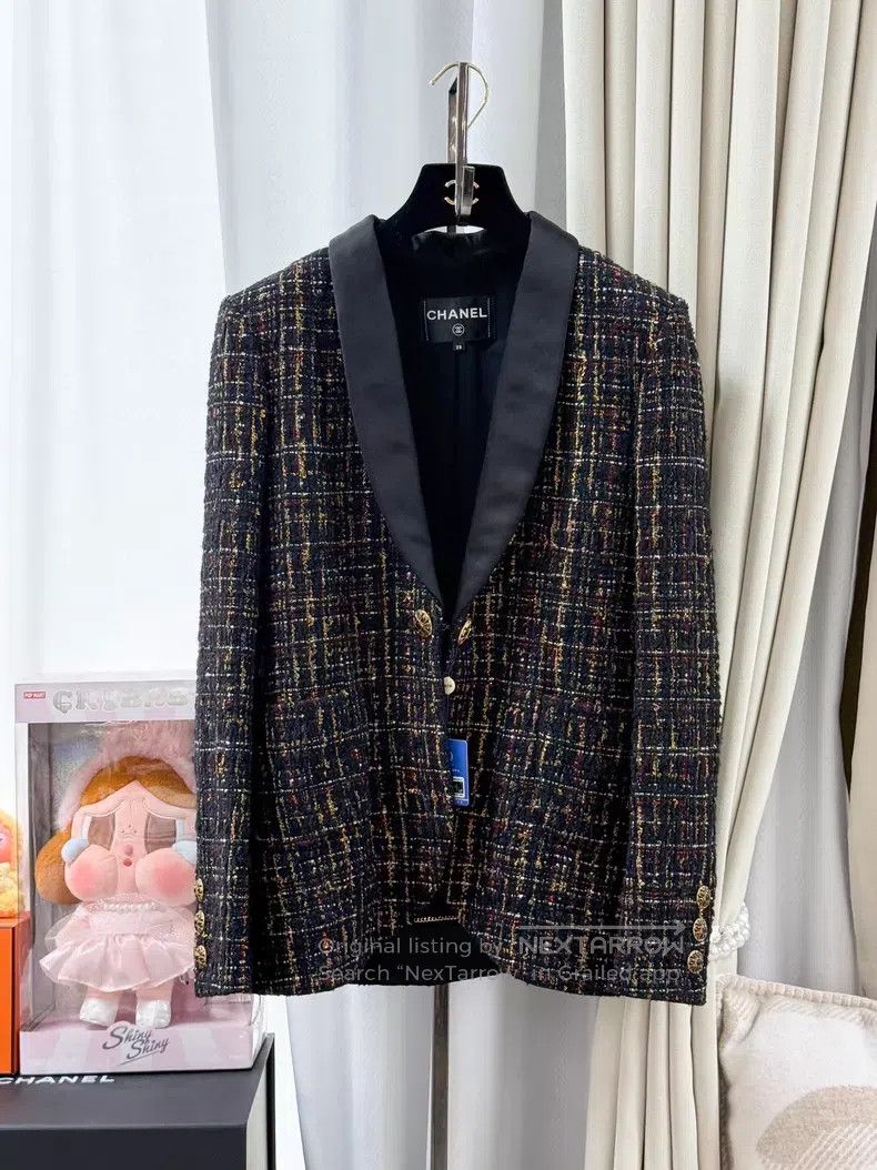 Chanel Chanel Glazed buckle satin lapel suit tweed long-sleeved j Size XS / US 0-2 / IT 36-38 - 1 Thumbnail