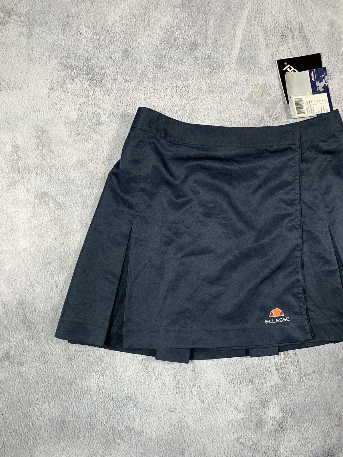 Ellesse Vintage Y2K Ellesse golf mini skirt streetwear size 28 Size 28" / US 6 / IT 42 - 2 Thumbnail