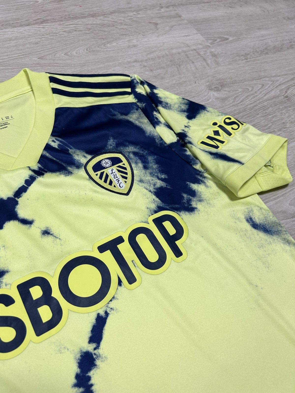 Adidas Adidas Soccer Jersey Leeds United 2022 away home size M Size US M / EU 48-50 / 2 - 7 Thumbnail