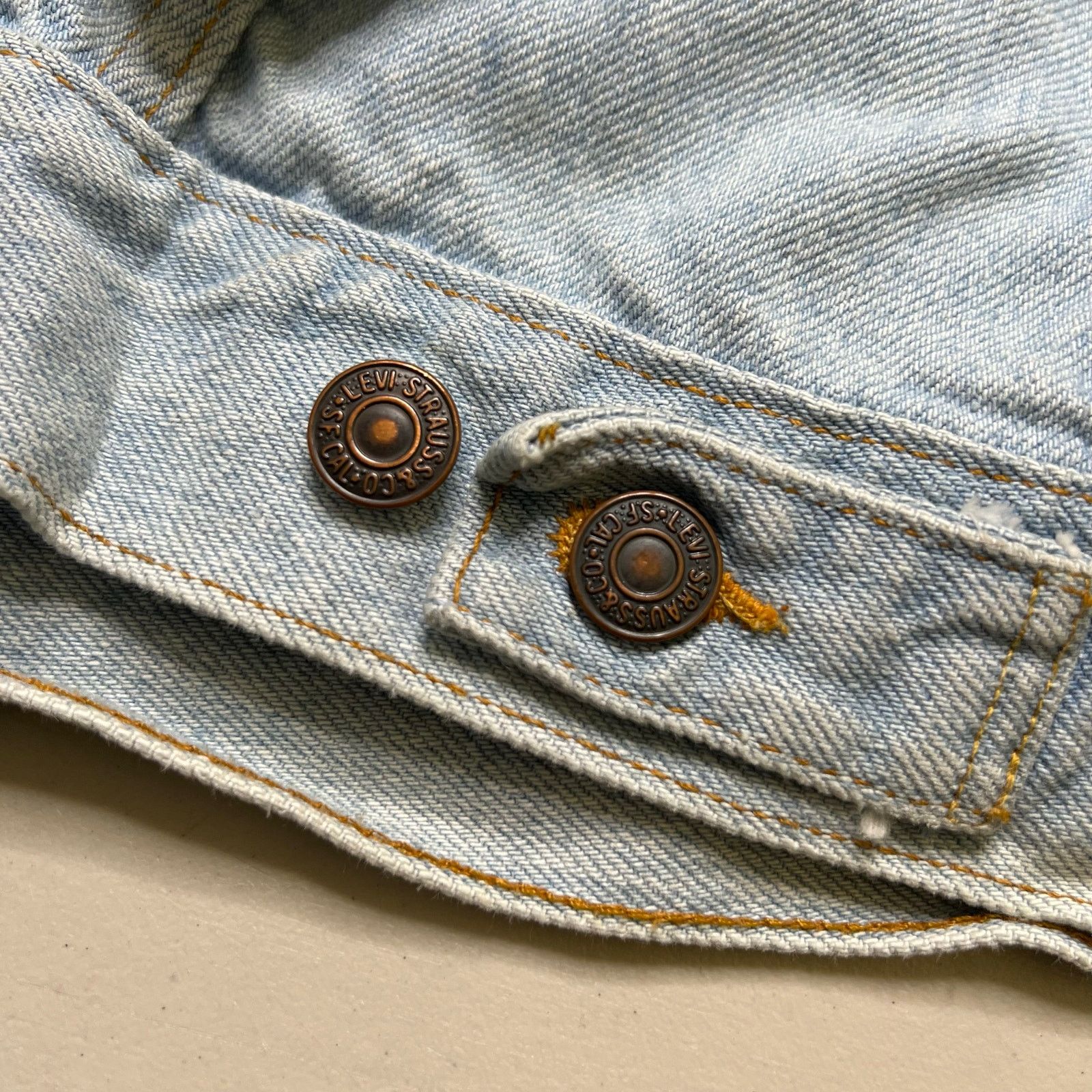 Levi's Vintage Levi’s 70507-0211 Denim Trucker Jacket Light Wash L Size US L / EU 52-54 / 3 - 12 Thumbnail