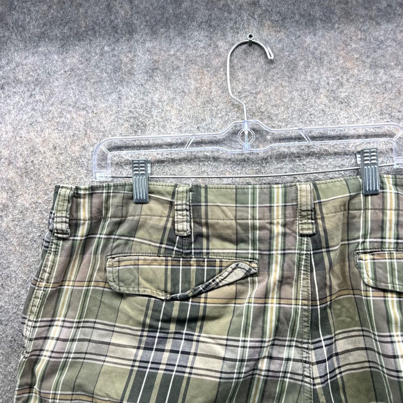 Eddie Bauer Eddie Bauer Cargo Shorts Mens 42 Green Plaid Cotton 11 Inseam Casual Pockets Size US 42 / EU 58 - 7 Thumbnail