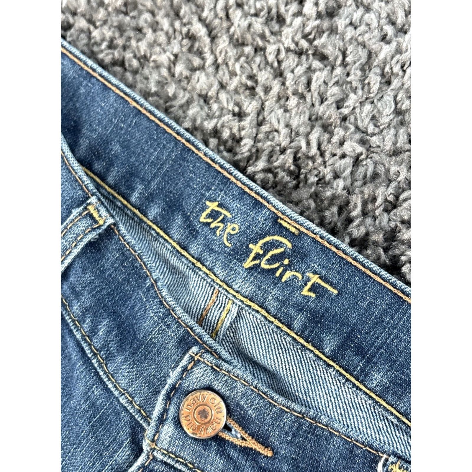 Old Navy VINTAGE Old Navy Jeans Womens 32x30 Medium Wash Low Rise Distressed Bootcut 90s Y2K Men/Women Size 24" / US 00 / IT 34 - 6 Thumbnail
