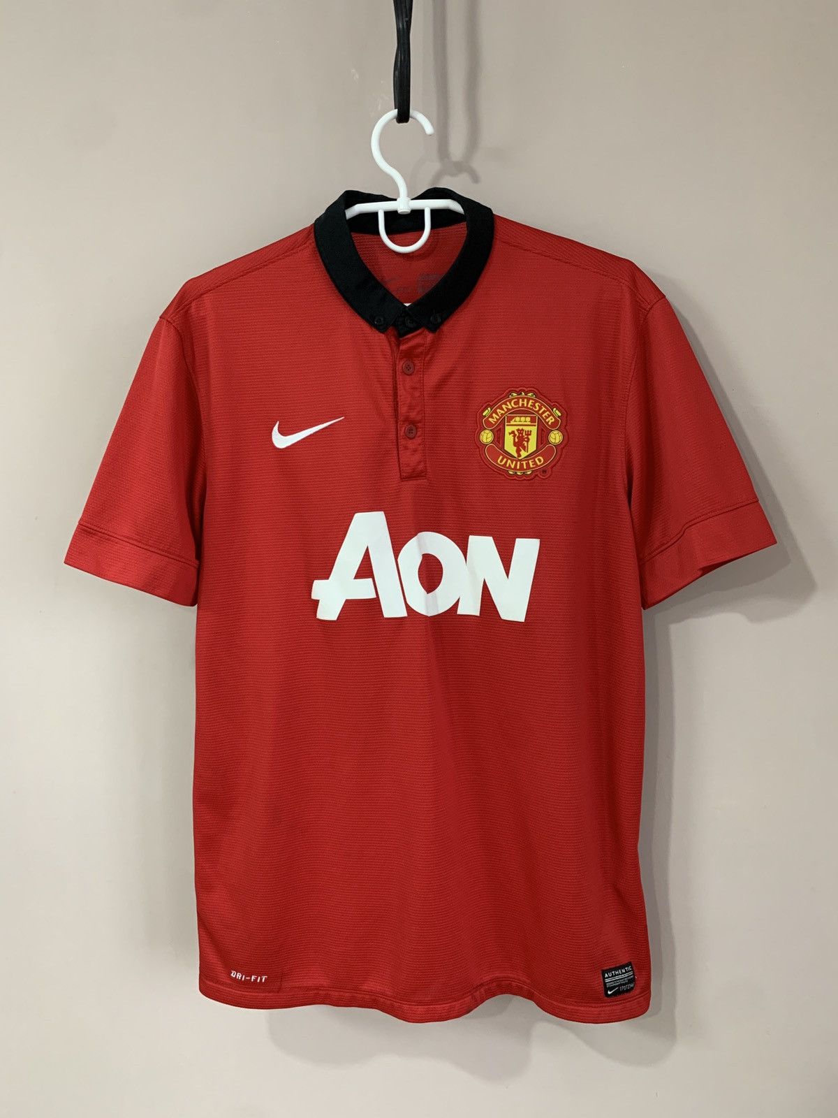 Nike MANCHESTER UNITED 2013 Home Football NIKE SHIRT Jersey Sz M Size US M / EU 48-50 / 2 - 1 Thumbnail