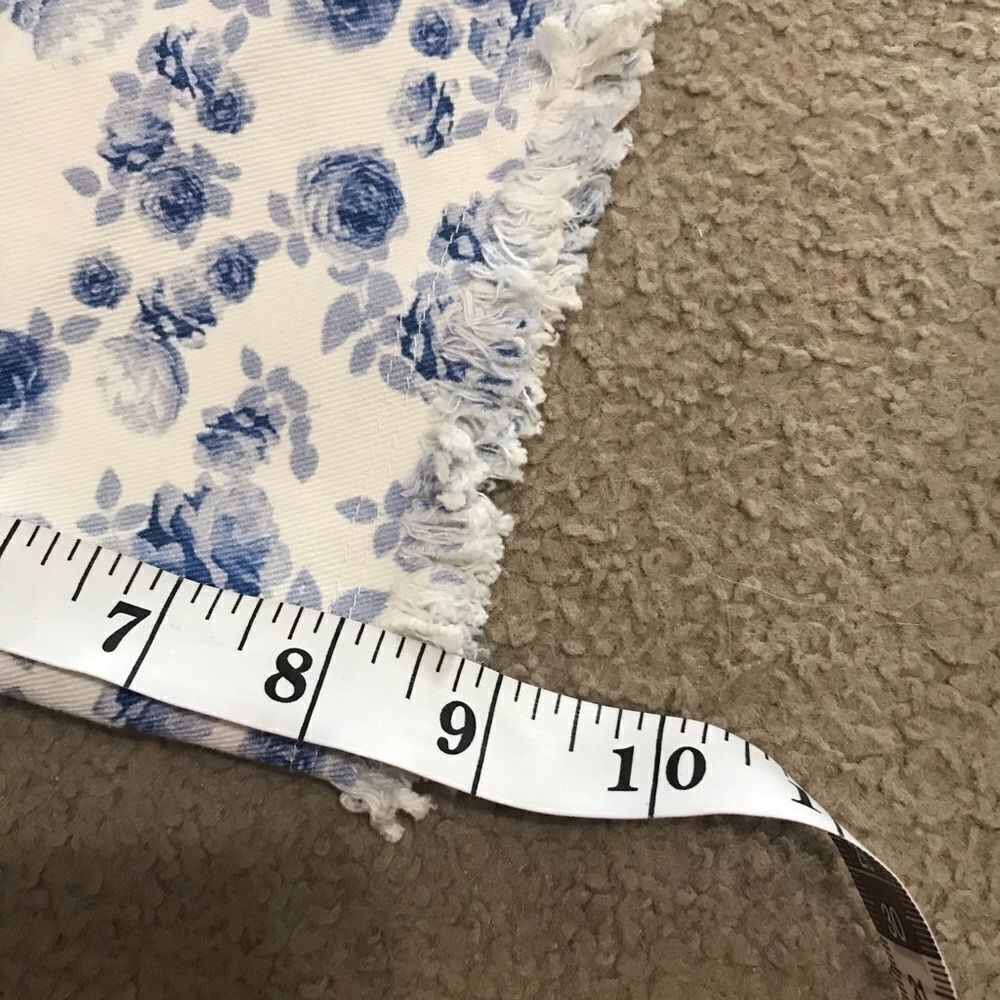 Other NWT H&M divided shorts white blue flower Size 4 Size 27" / US 4 / IT 40 - 9 Thumbnail