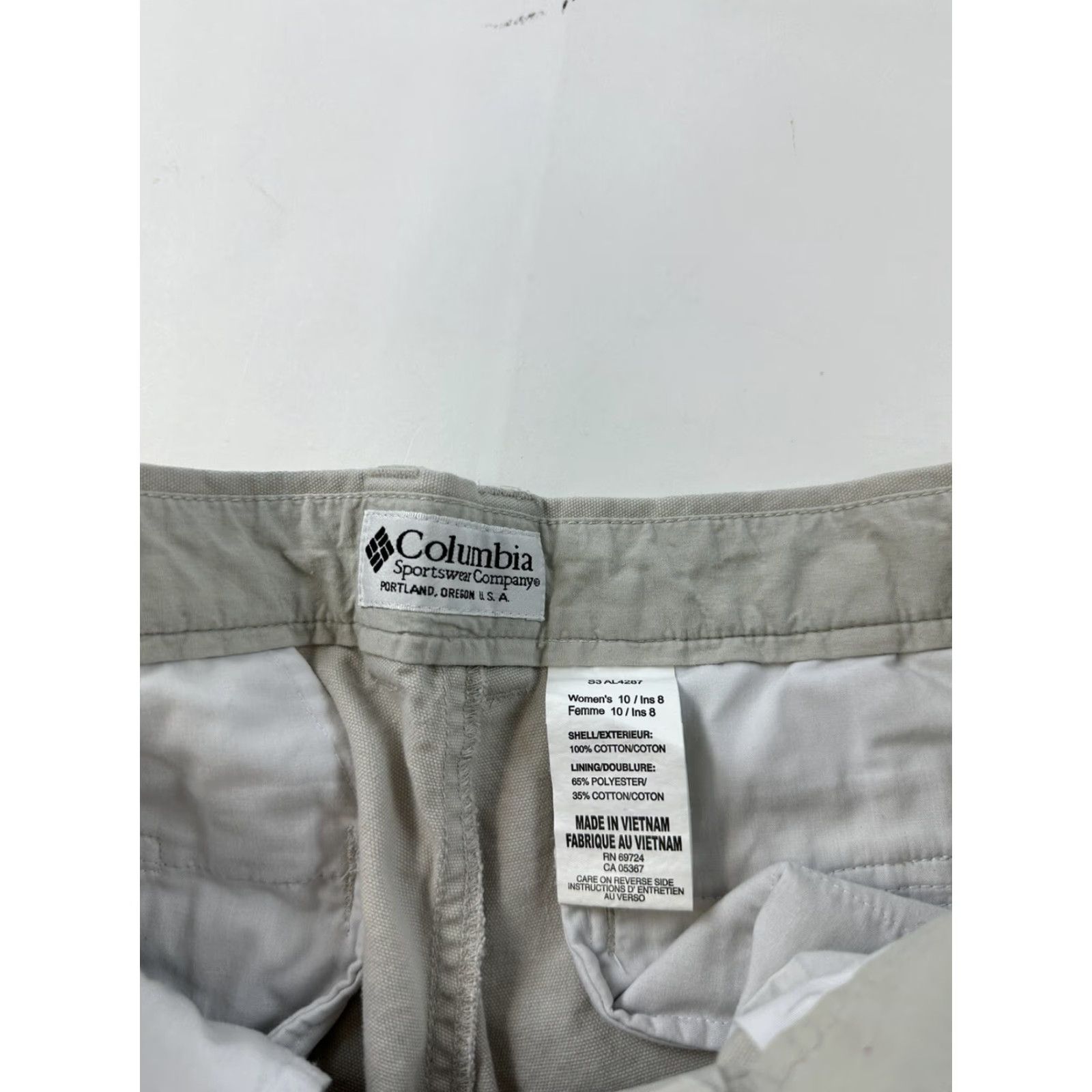 Vintage VINTAGE Columbia Shorts Women’s 10 Khakis Chino Hiking -2 Beige Regular 7in Inseam Pockets Breathable Fish Outdoor Casual Activewear Travel Womens Size 32" / US 10 / IT 46 - 3 Thumbnail