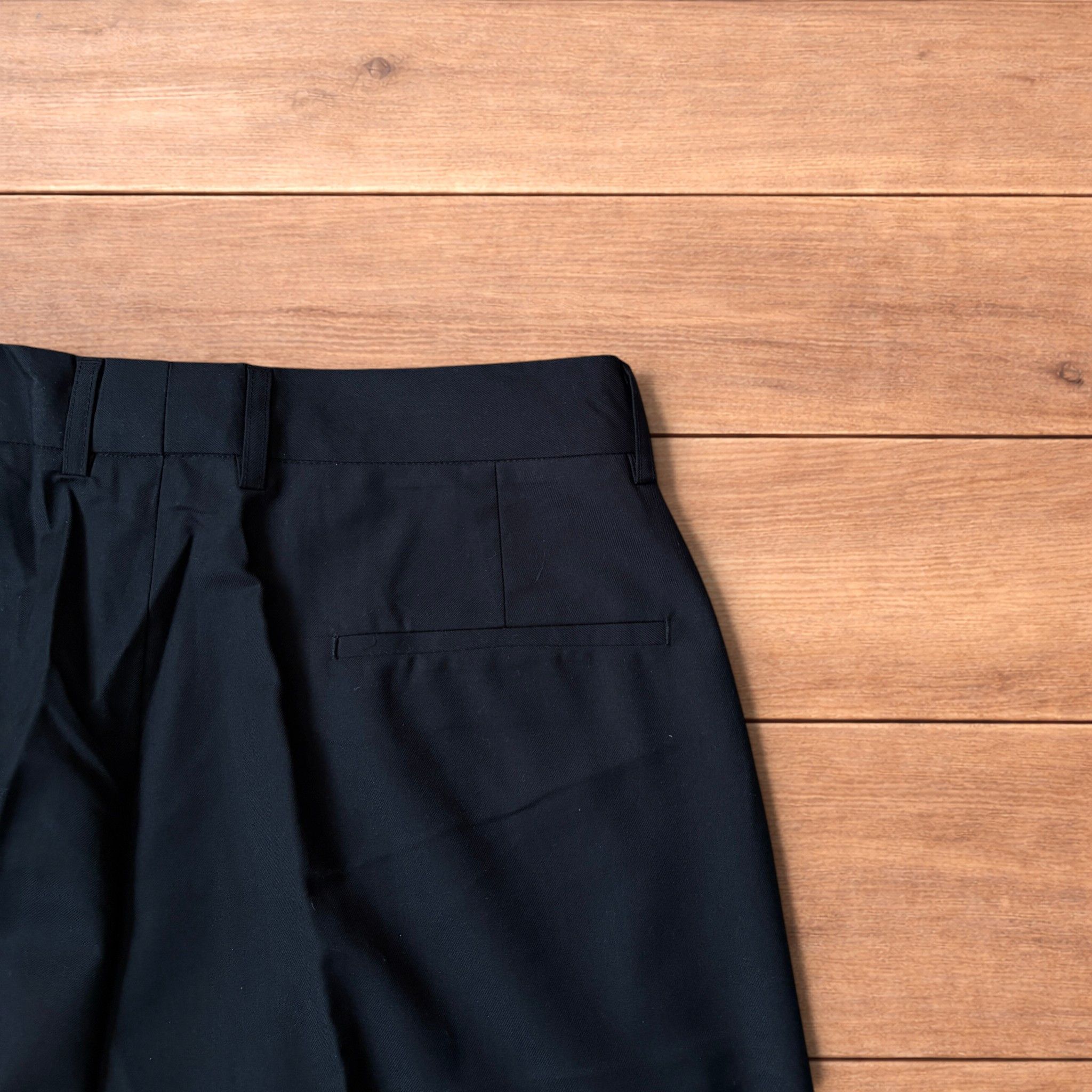 Japanese Brand Vintage style baggy wide leg long tailored shorts in black. Size US 34 / EU 50 - 4 Thumbnail