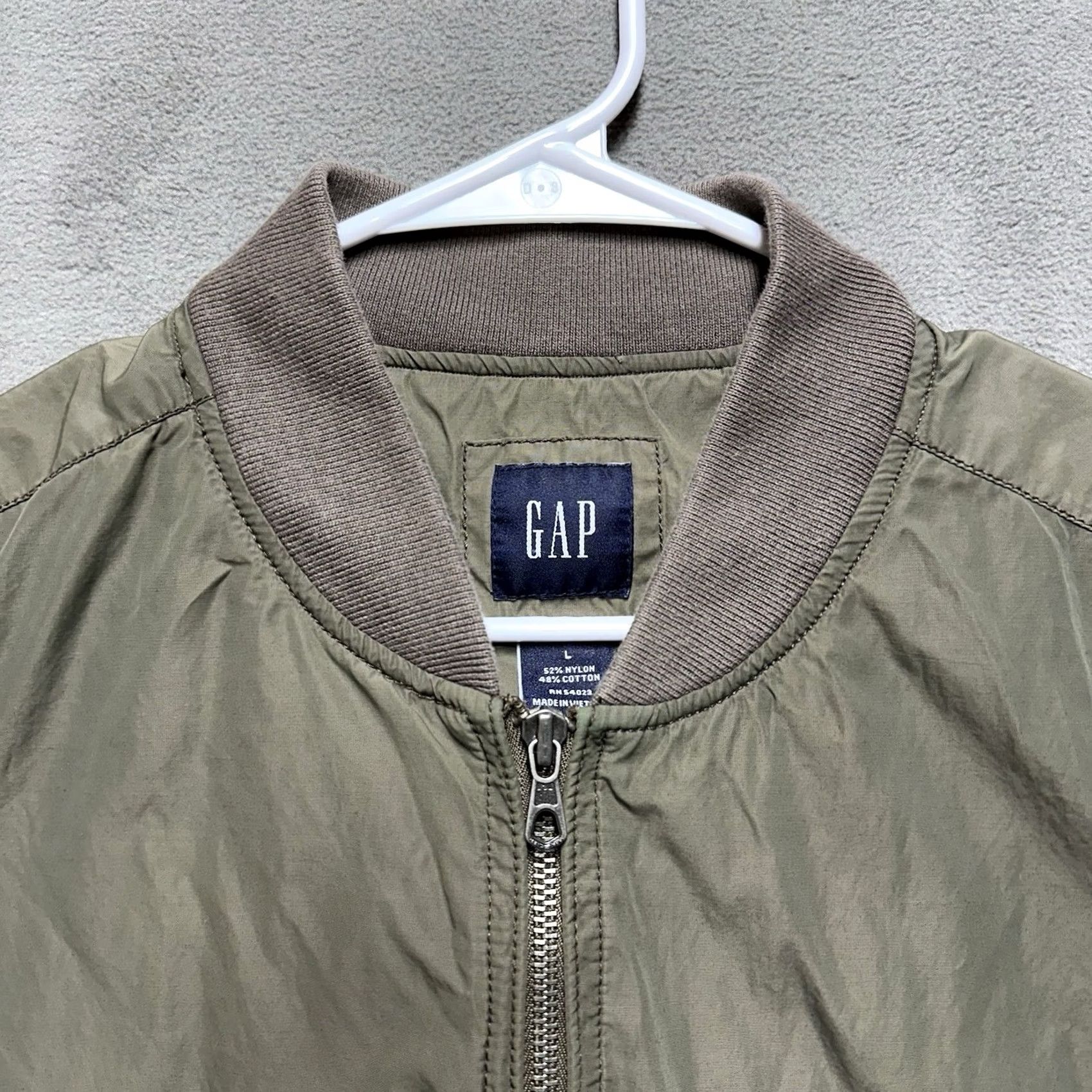Gap Gap Bomber Jacket Mens Large Army Green Full Zip Pockets Lightweight EUC Size US L / EU 52-54 / 3 - 3 Thumbnail