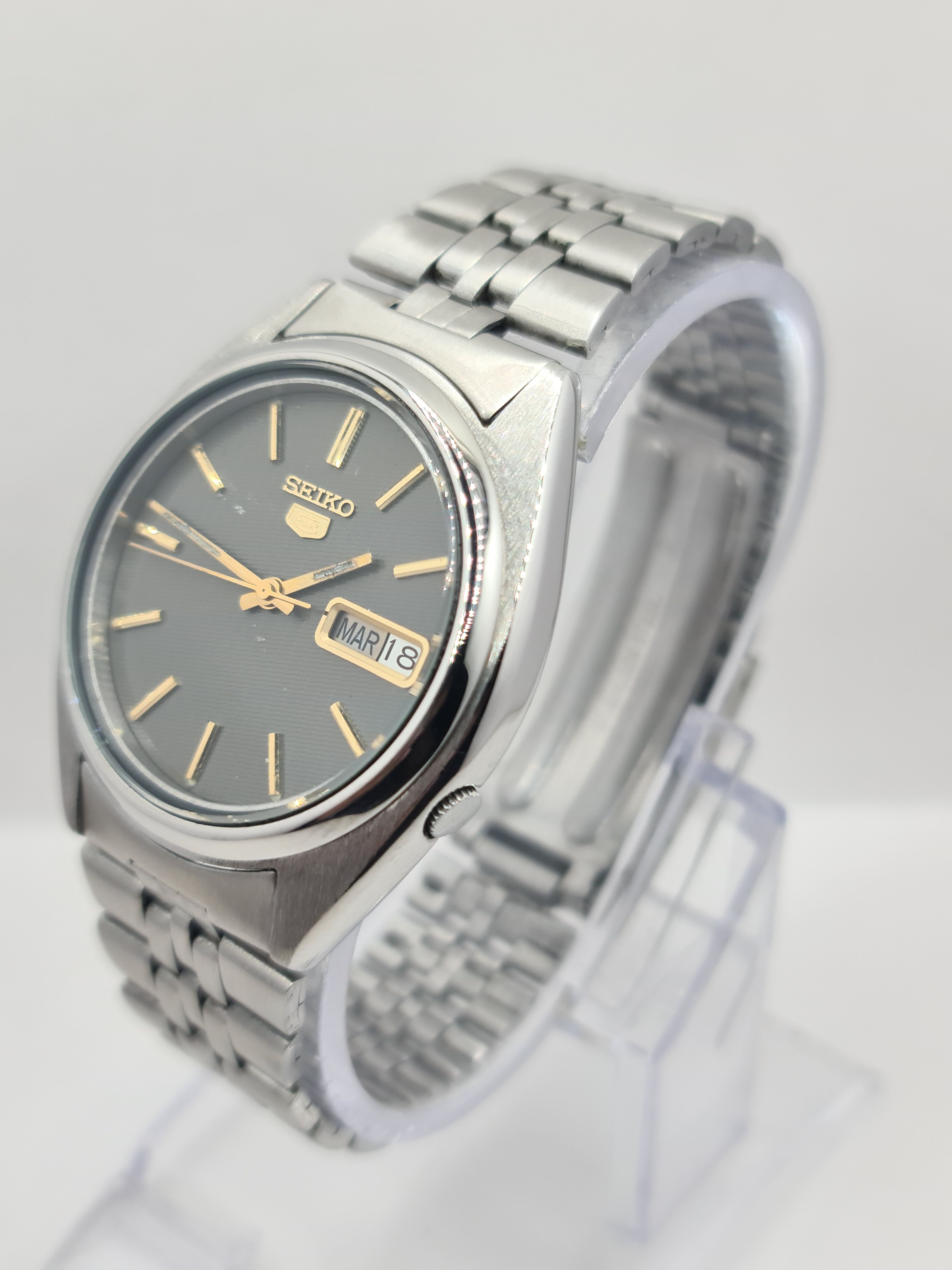 Seiko Seiko Automatic Wrist Watch 17Jewels Day/Date Japan Size 36 - 2 Thumbnail