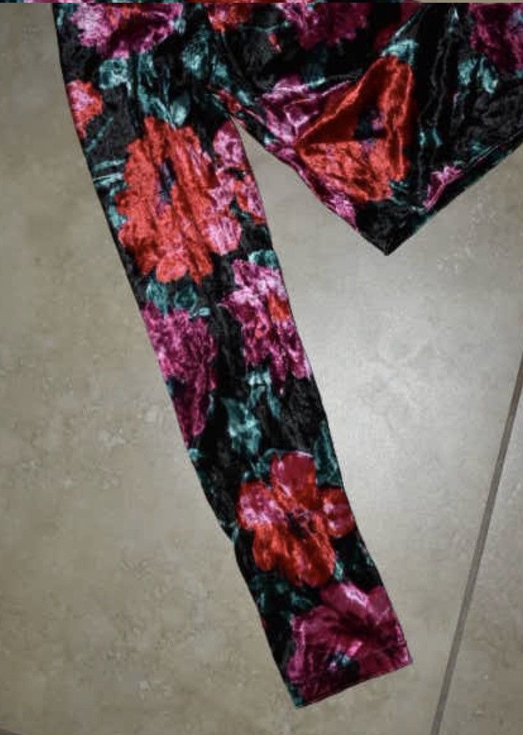 Steve Madden NWT Steve Madden Y2K Velvet Floral Crop Top Size S / US 4 / IT 40 - 4 Thumbnail