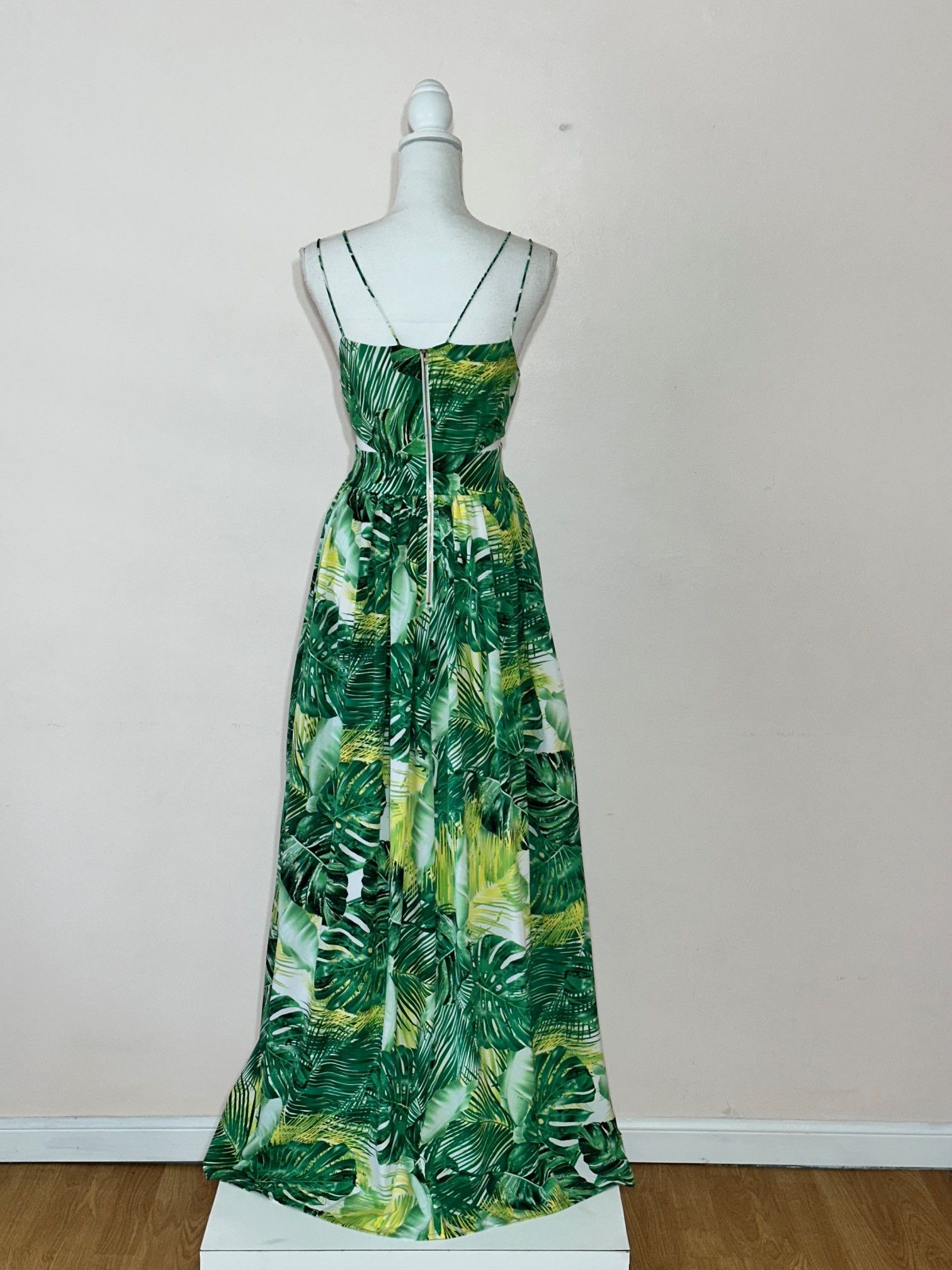 Fashion Nova Tropical Palm Print Maxi Dress Size M Size M / US 6-8 / IT 42-44 - 3 Thumbnail